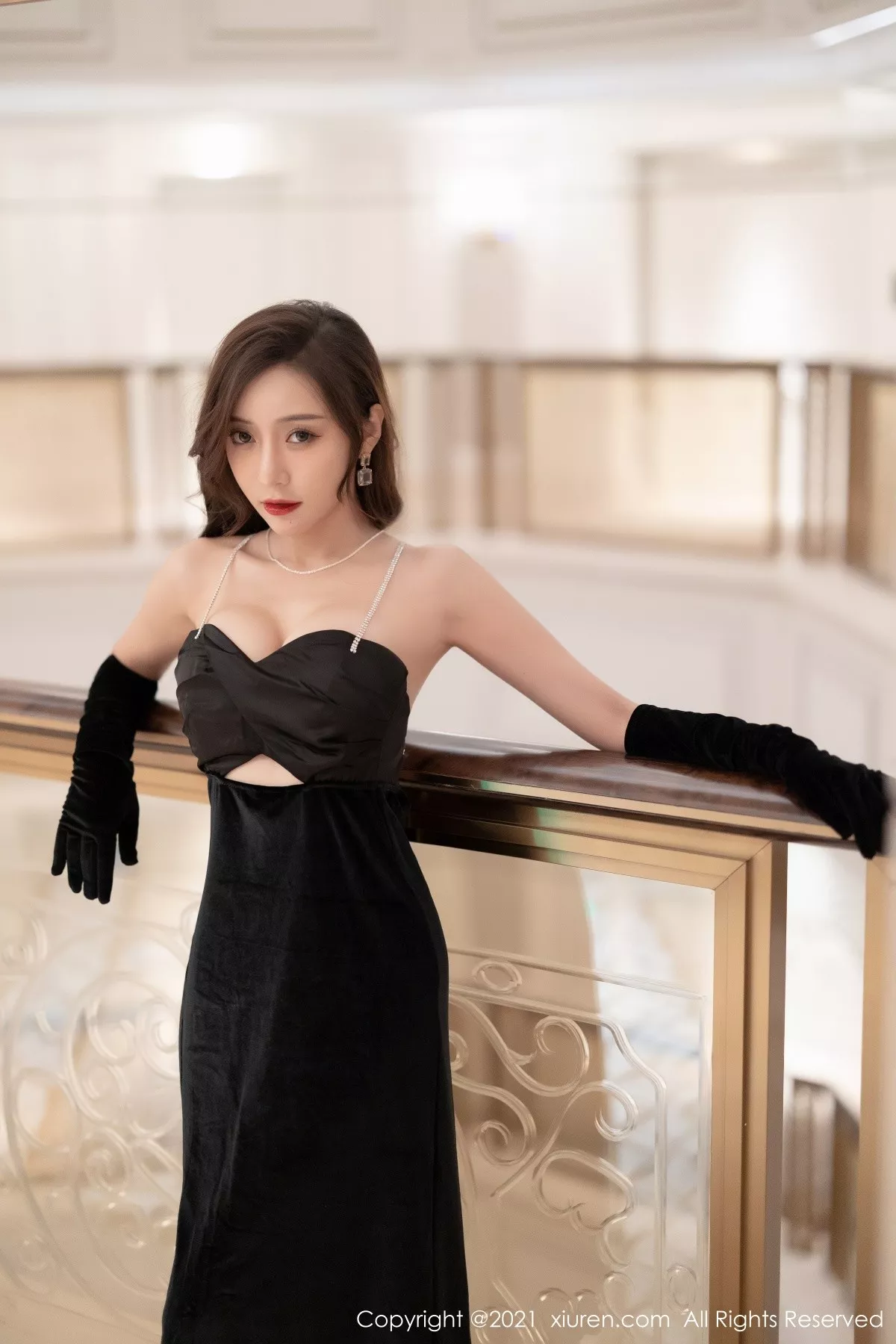 Xgyw.Org_XiuRen第4101期_女神王馨瑶yanni深圳旅拍典雅礼服配无内黑丝秀翘臀诱惑写真57P