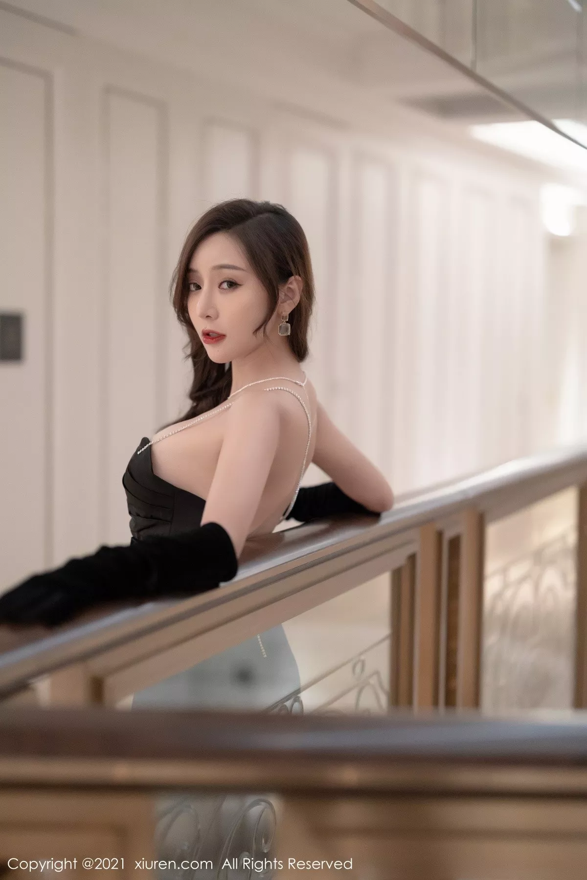 Xgyw.Org_XiuRen第4101期_女神王馨瑶yanni深圳旅拍典雅礼服配无内黑丝秀翘臀诱惑写真57P
