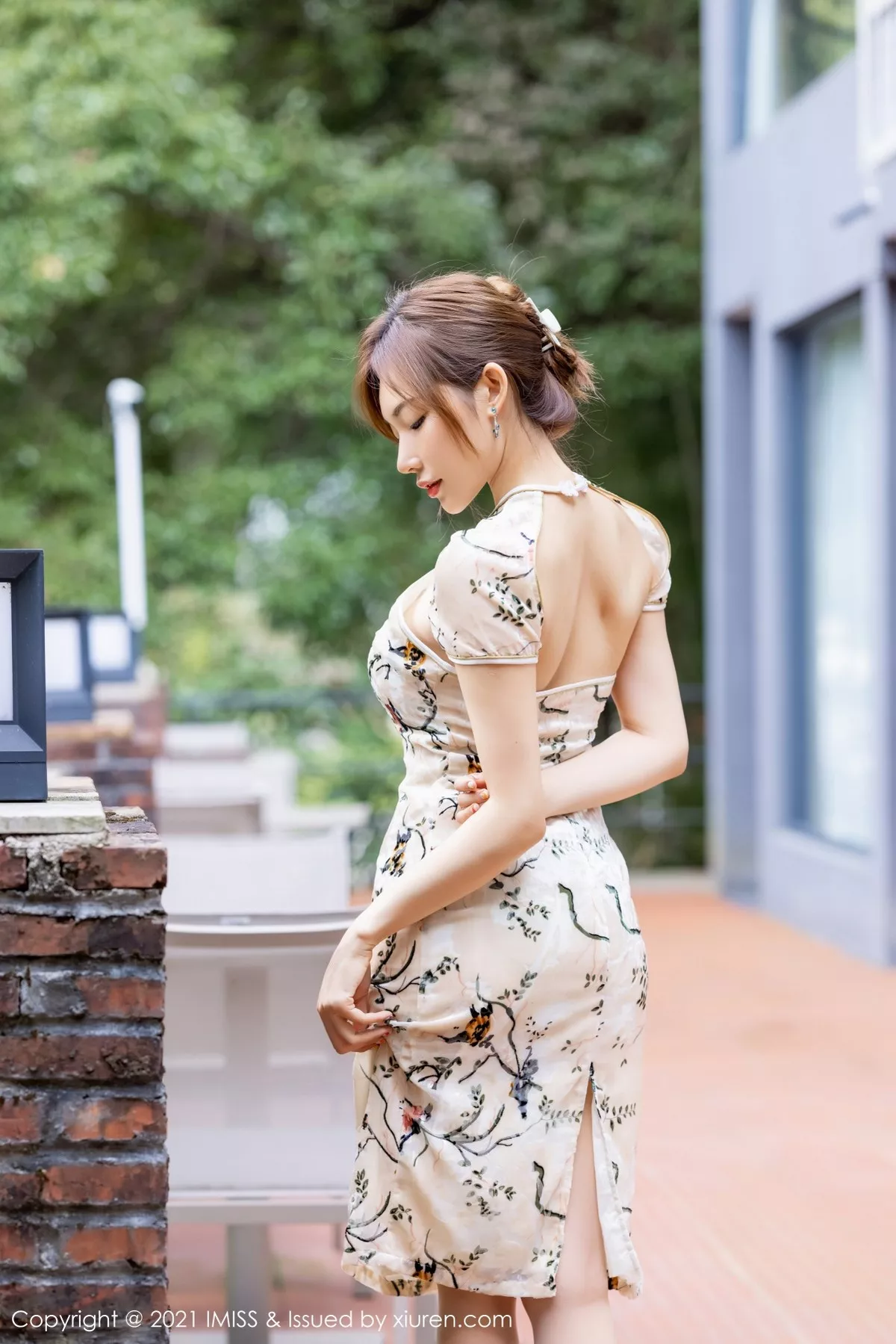 Xgyw.Org_[IMISS爱蜜社]Vol.633_女神小狐狸Kathryn心愿旅拍性感旗袍配肉丝裤袜迷人诱惑写真49P