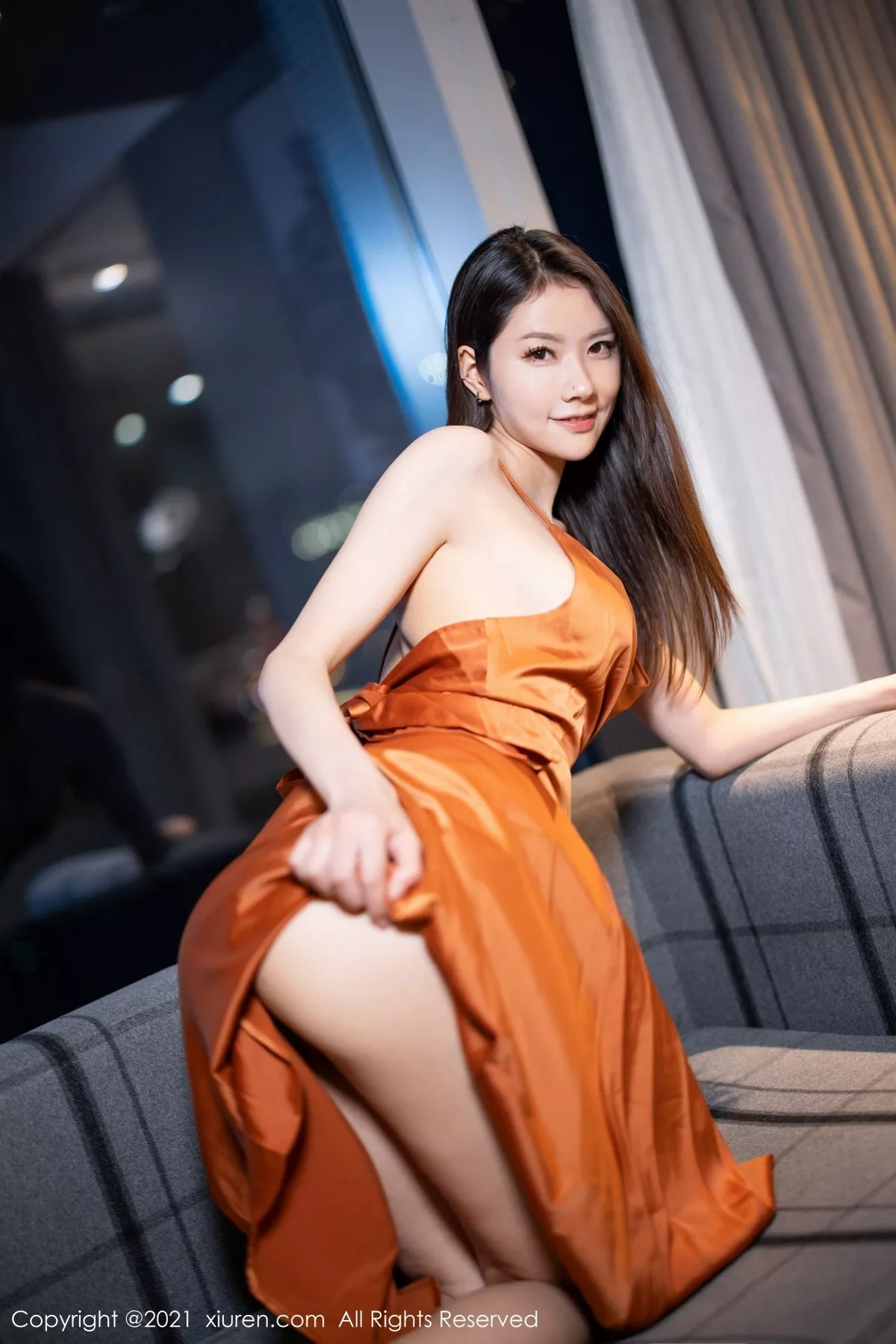 Xgyw.Org_XiuRen第4166期_模特方子萱私房艳丽低胸橙色吊裙半撩秀翘臀美腿迷人诱惑写真41P