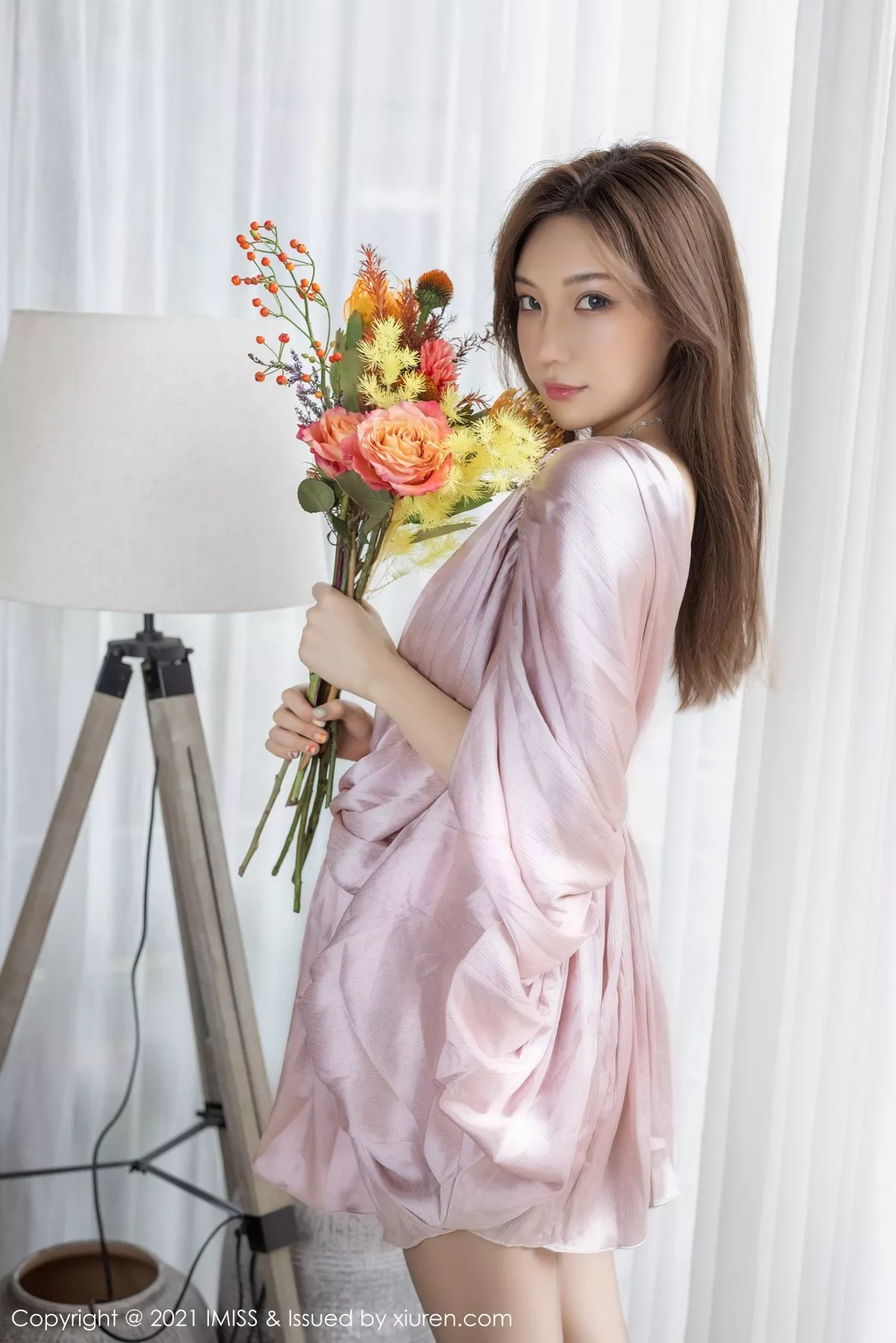 Xgyw.Org_[IMISS爱蜜社]Vol.640_女神小狐狸Kathryn心愿旅拍私房性感内衣秀完美身材诱惑写真61P