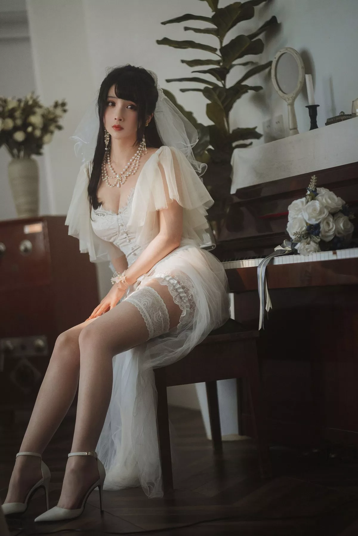 Xgyw.Org_网络美女rioko凉凉子透明婚纱主题私房性感蕾丝内衣配白色蕾丝袜完美诱惑写真37P