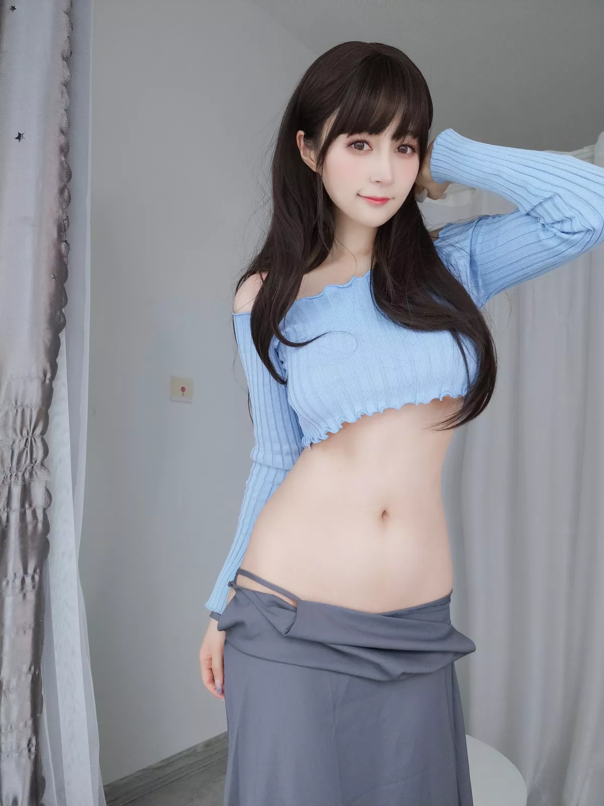 Xgyw.Org_Coser小姐姐白银81吉他妹妹主题私房真空针织衣配露臀长裙秀翘臀屁沟诱惑写真165P