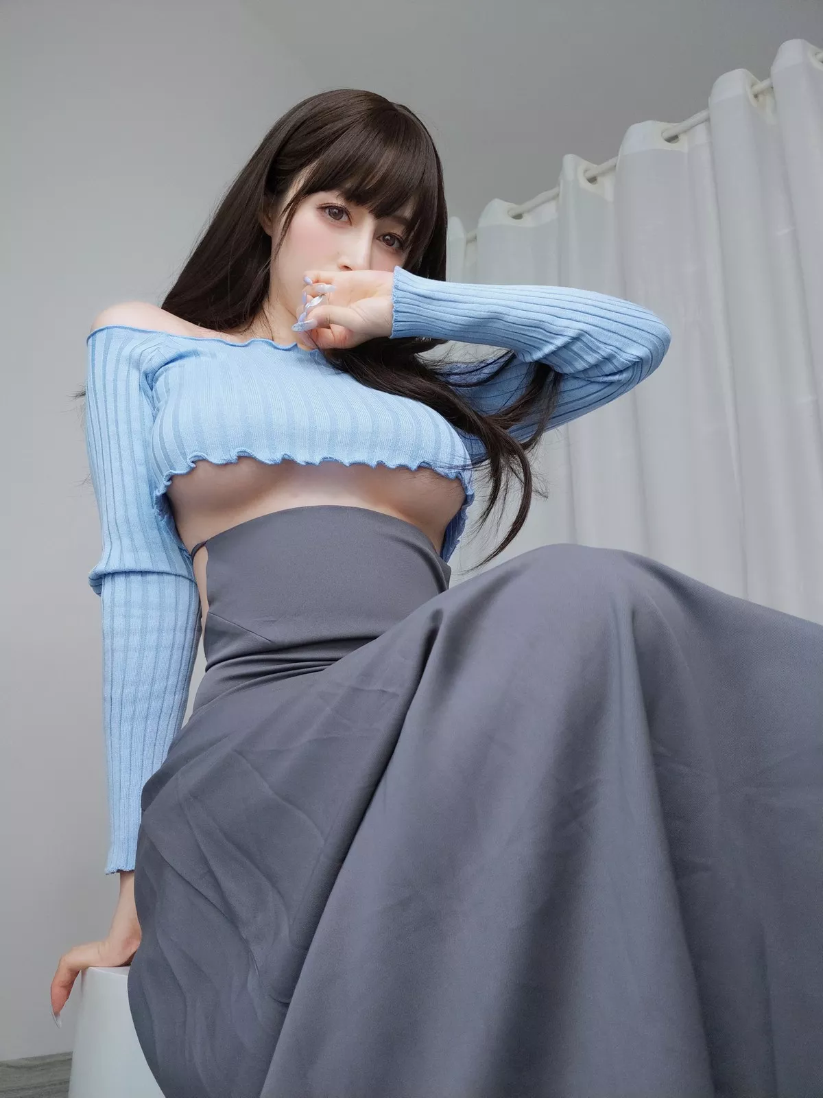 Xgyw.Org_Coser小姐姐白银81吉他妹妹主题私房真空针织衣配露臀长裙秀翘臀屁沟诱惑写真165P