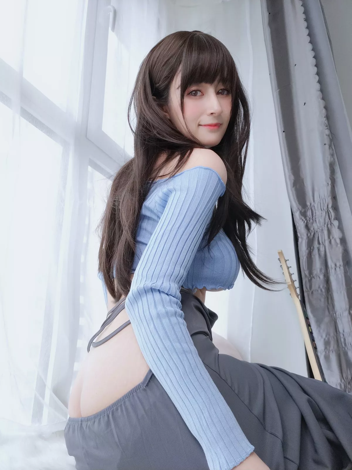 Xgyw.Org_Coser小姐姐白银81吉他妹妹主题私房真空针织衣配露臀长裙秀翘臀屁沟诱惑写真165P