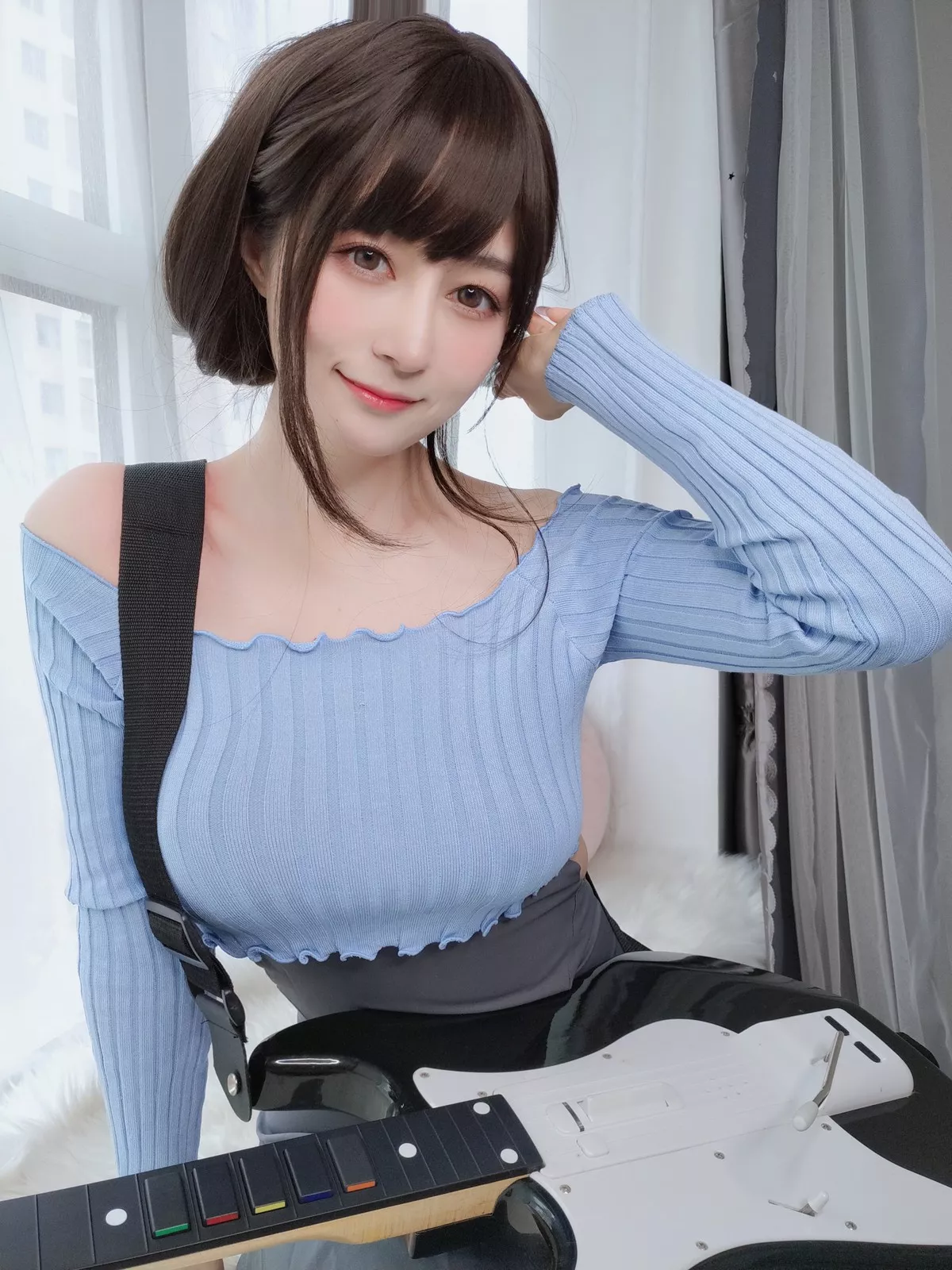 Xgyw.Org_Coser小姐姐白银81吉他妹妹主题私房真空针织衣配露臀长裙秀翘臀屁沟诱惑写真165P