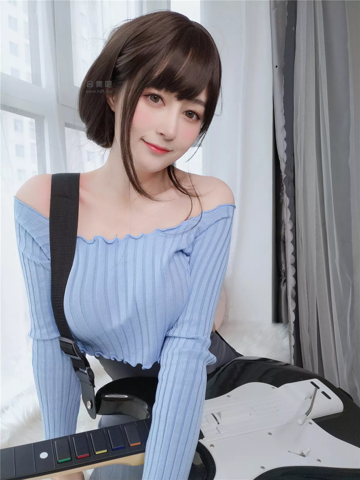 Xgyw.Org_Coser小姐姐白银81吉他妹妹主题私房真空针织衣配露臀长裙秀翘臀屁沟诱惑写真165P