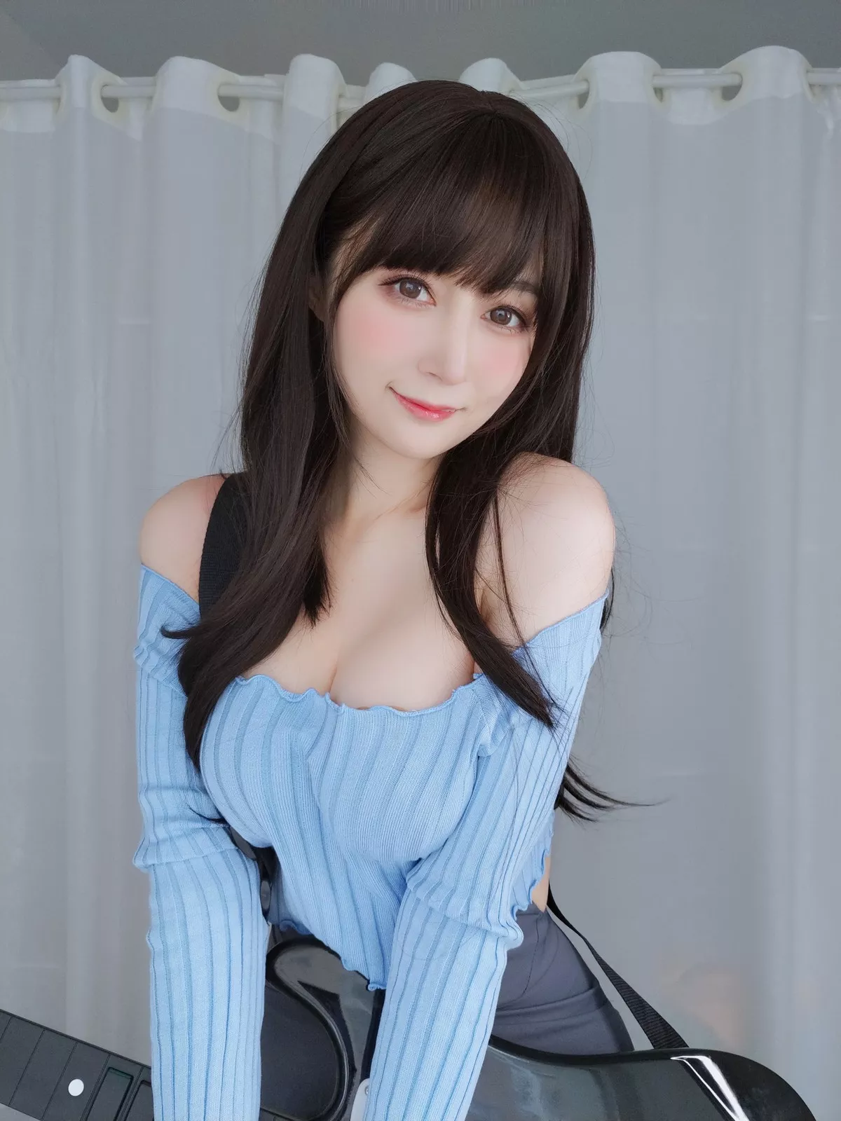 Xgyw.Org_Coser小姐姐白银81吉他妹妹主题私房真空针织衣配露臀长裙秀翘臀屁沟诱惑写真165P