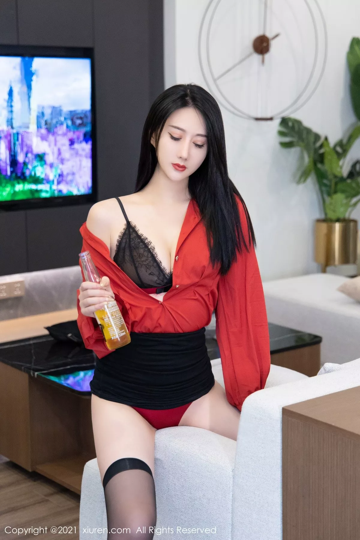 Xgyw.Org_XiuRen第4253期_模特苏小曼babyface经典猩红衬衫半脱露蕾丝内衣完美诱惑写真50P