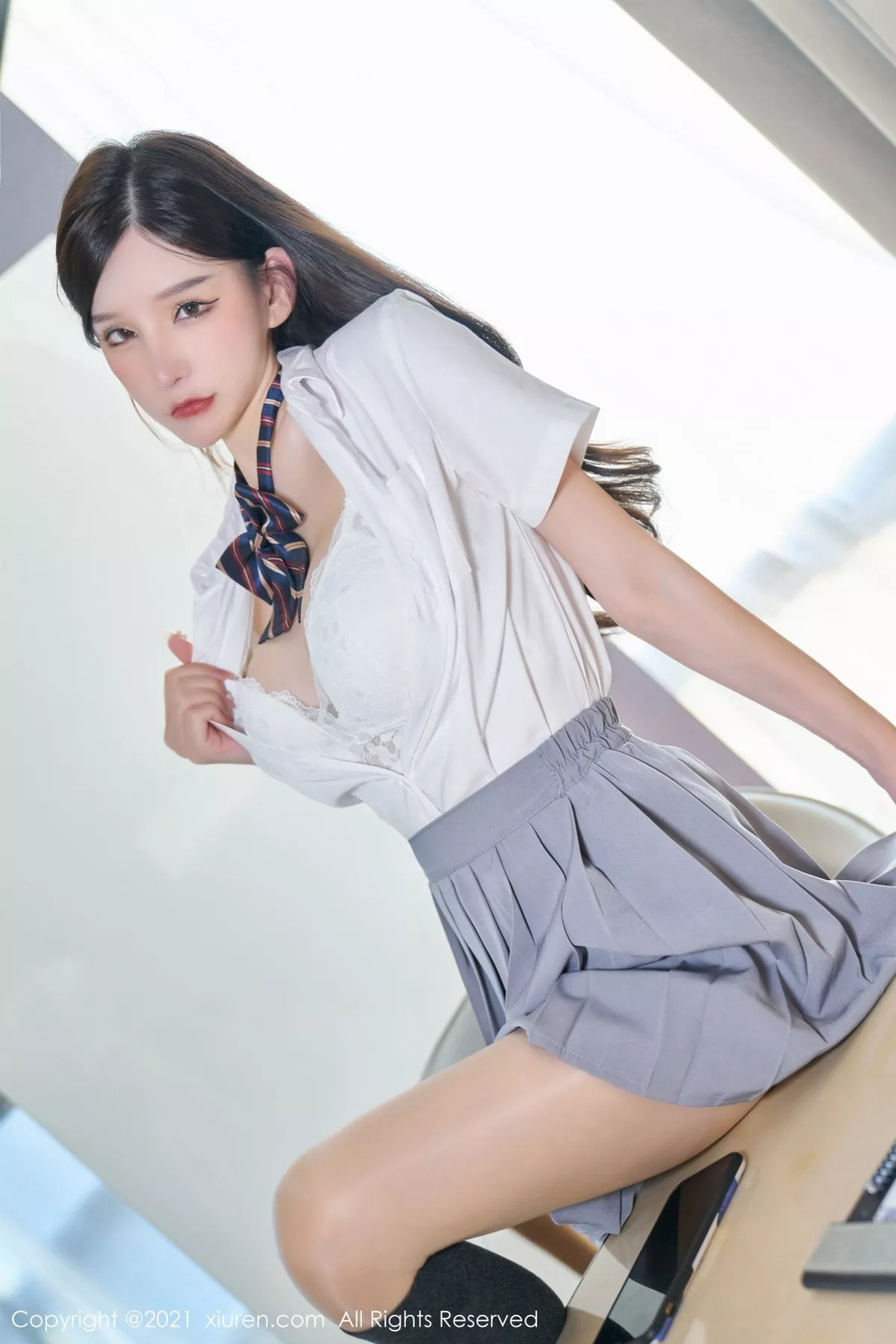Xgyw.Org_XiuRen第4258期_女神周于希Sandy惩罚游戏主题性感百褶裙下闪亮肉丝诱惑写真88P