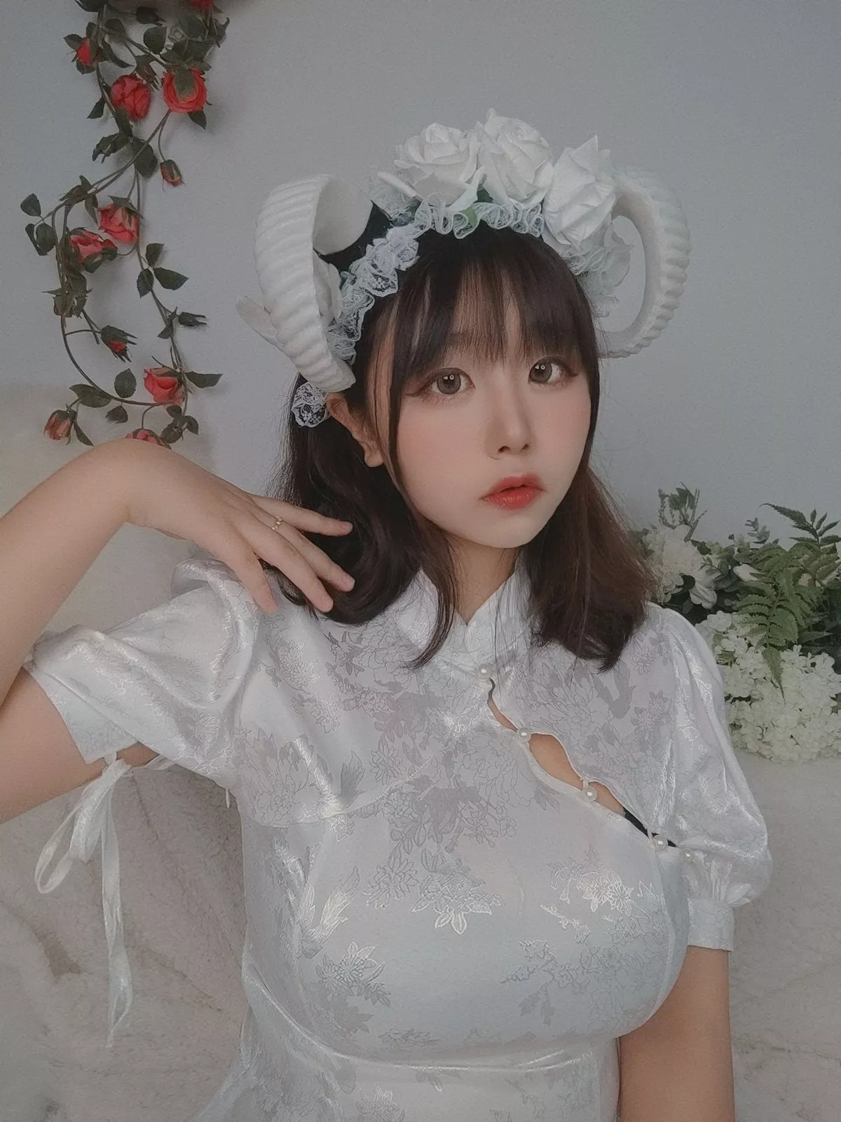 Xgyw.Org_动漫博主穆零Mu0自拍主题私房性感银色旗袍+兔女郎服饰+浴室性感内衣诱惑写真110P