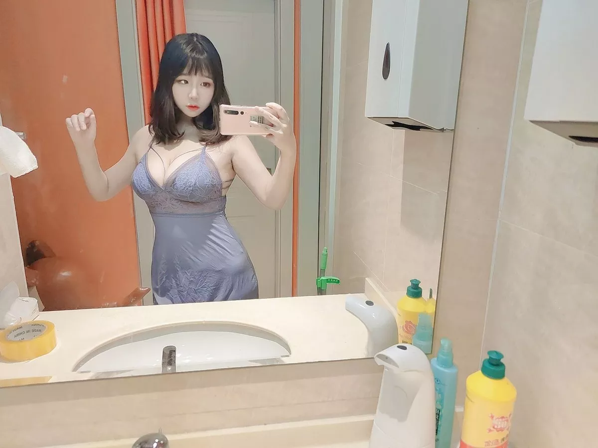 Xgyw.Org_动漫博主穆零Mu0自拍主题私房性感银色旗袍+兔女郎服饰+浴室性感内衣诱惑写真110P