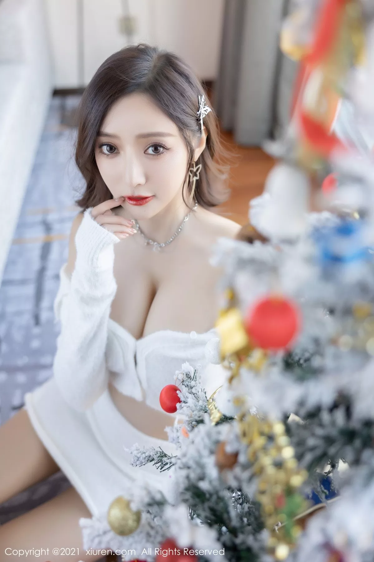 Xgyw.Org_XiuRen第4359期_女神王馨瑶yanni圣诞节主题红色情趣服饰配蕾丝袜火辣诱惑写真81P