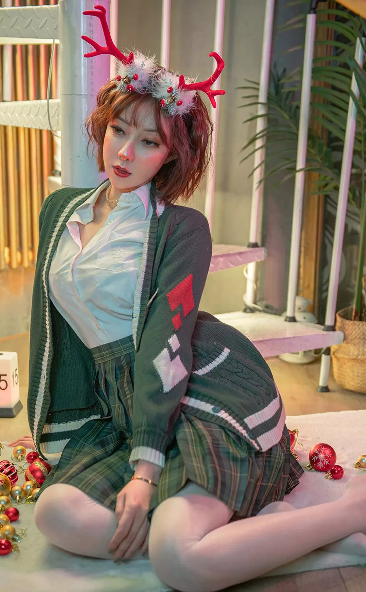 Xgyw.Org_[Ugirls爱尤物]No.2243_模特果儿Victoria假日狂欢主题私房圣诞情趣服饰火辣诱惑写真35P
