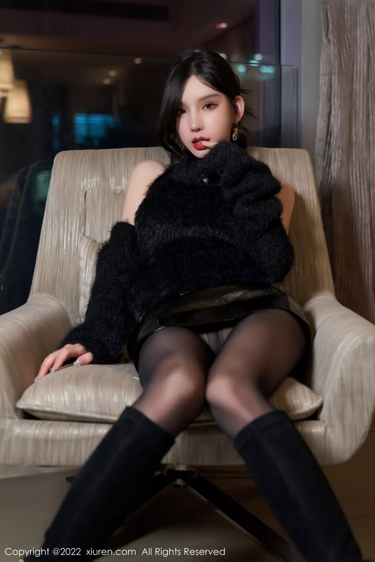 Xgyw.Org_XiuRen第4437期_女神周于希Sally私房半脱全裸上身配破烂无内黑丝极致诱惑写真87P