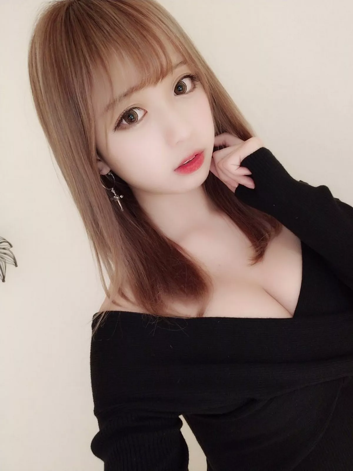 Xgyw.Org_知名动漫博主Yami微博图片合集三主题私房性感低胸服饰露傲人上围完美诱惑写真150P