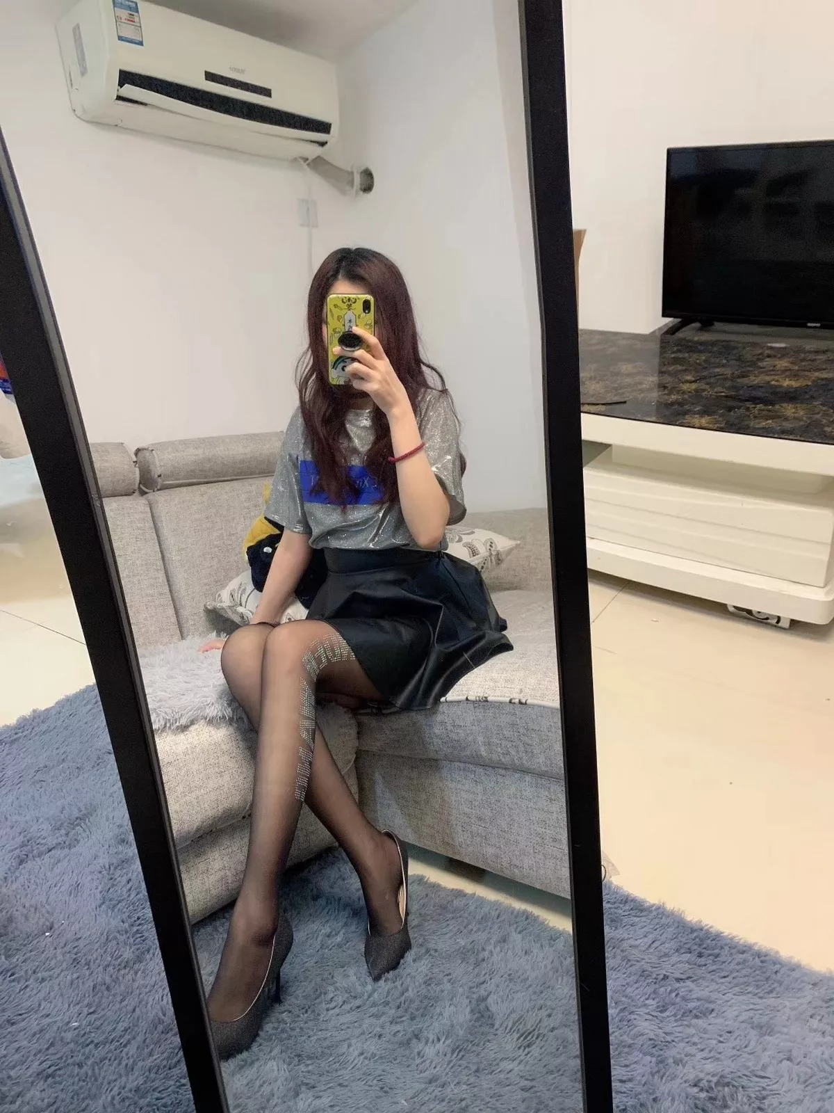 Xgyw.Org_美少女提袜微信朋友圈资源合集精选私房性感自拍丝袜系列秀美腿玉足迷人写真150P