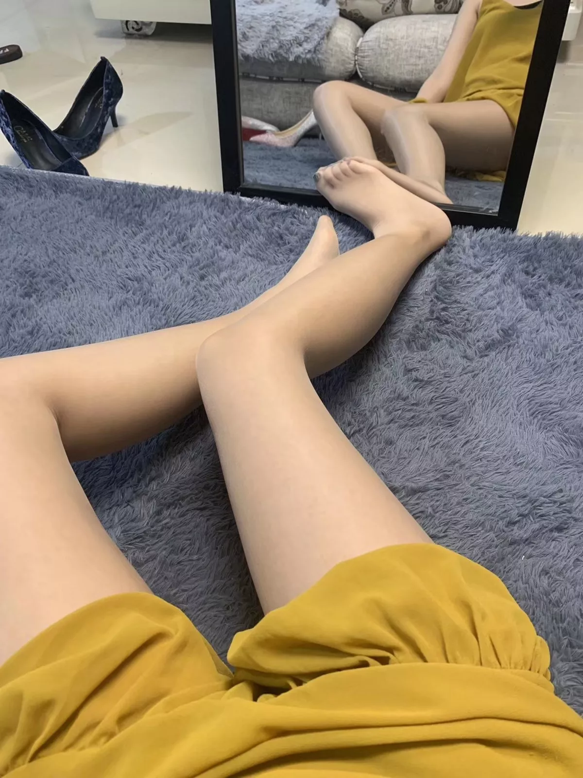 Xgyw.Org_美少女提袜微信朋友圈资源合集精选私房性感自拍丝袜系列秀美腿玉足迷人写真150P