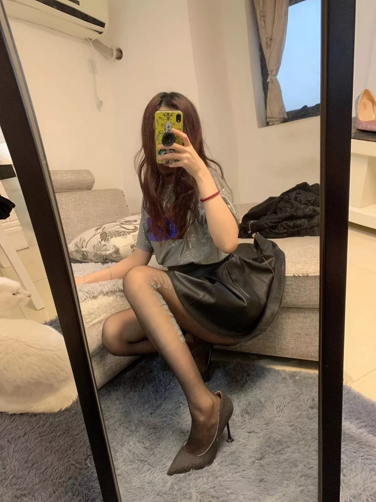Xgyw.Org_美少女提袜微信朋友圈资源合集精选私房性感自拍丝袜系列秀美腿玉足迷人写真150P