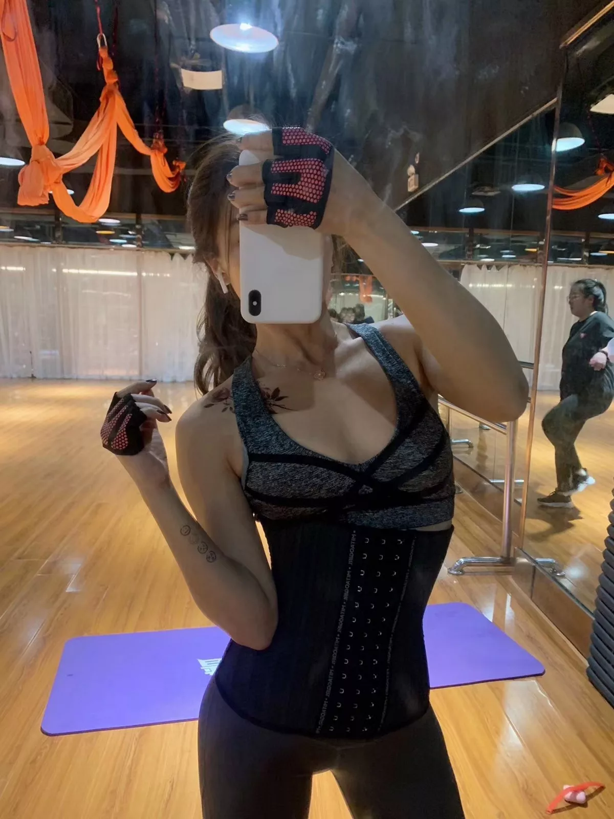 Xgyw.Org_网络美女玛丽莲仙宝宝微信朋友圈丝足主题精选自拍系列性感服饰秀美腿玉足写真150P