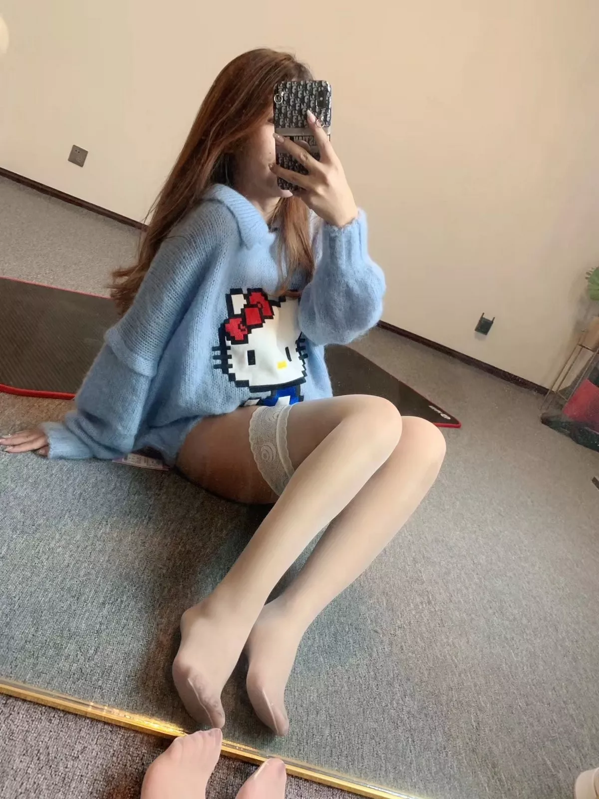 Xgyw.Org_网络美女玛丽莲仙宝宝微信朋友圈丝足主题精选自拍系列性感服饰秀美腿玉足写真150P