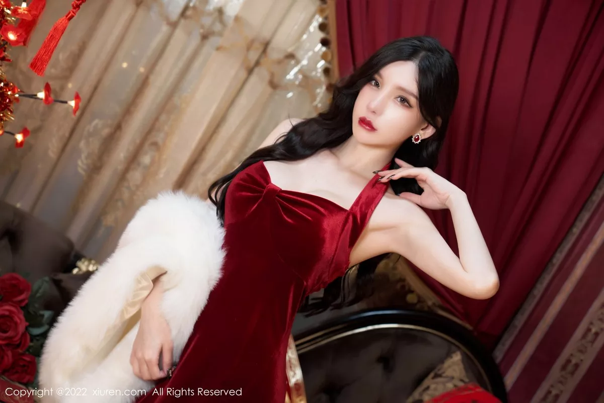 Xgyw.Org_XiuRen第4545期_女神周于希Sally三亚旅拍新年主题脱红色礼裙露无内黑丝诱惑写真83P