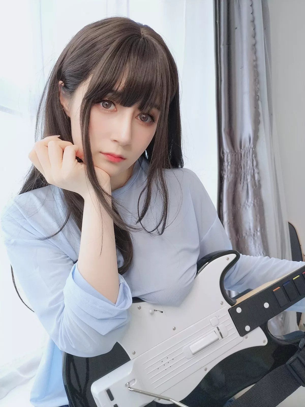 Xgyw.Org_Coser小姐姐白银81镜子里姐姐主题浅色薄透上衣配牛仔裤半脱露翘臀诱惑写真35P