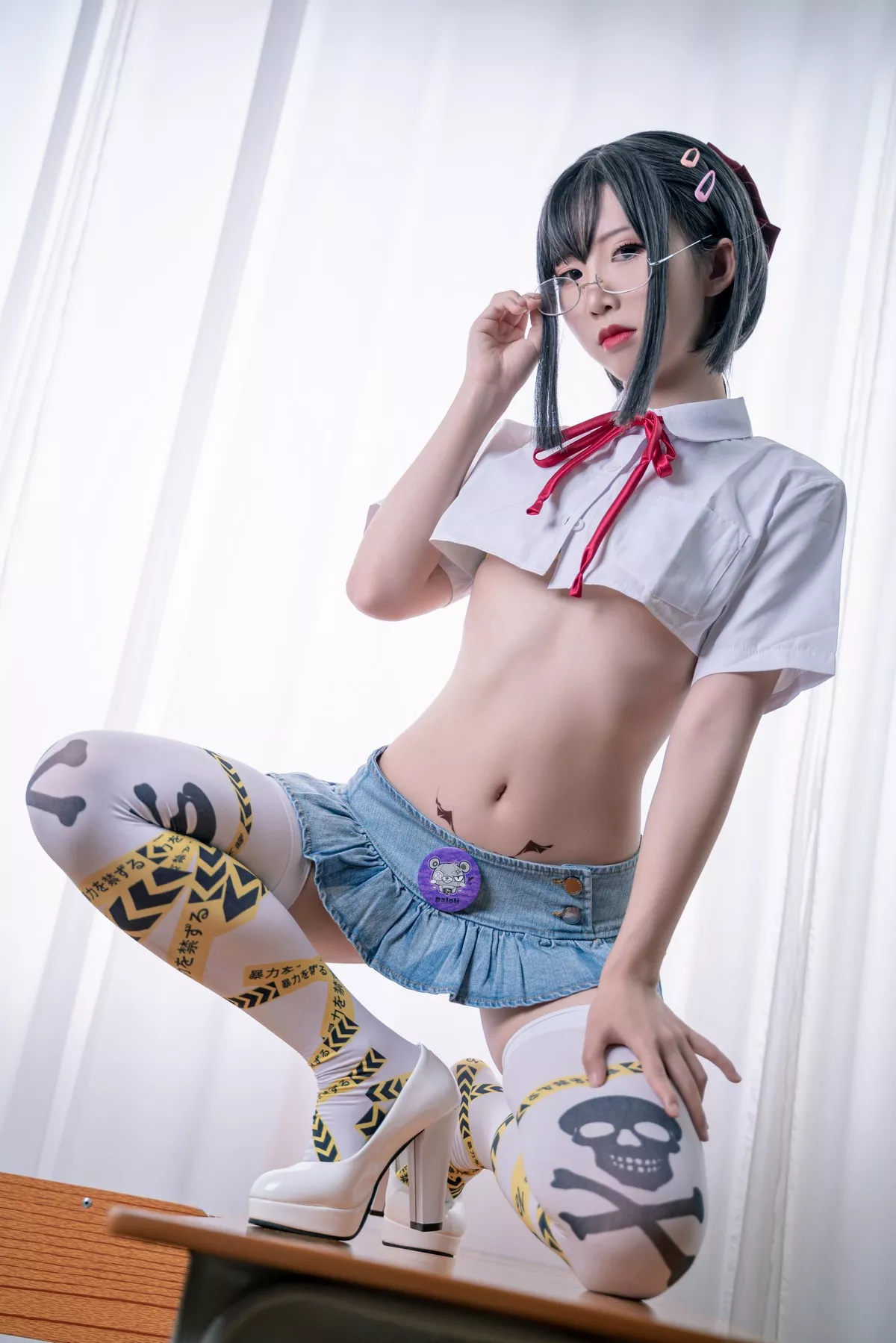 Xgyw.Org_可爱人气Coser面饼仙儿短校服胶带主题教室里性感超短服饰配白丝袜诱惑写真32P