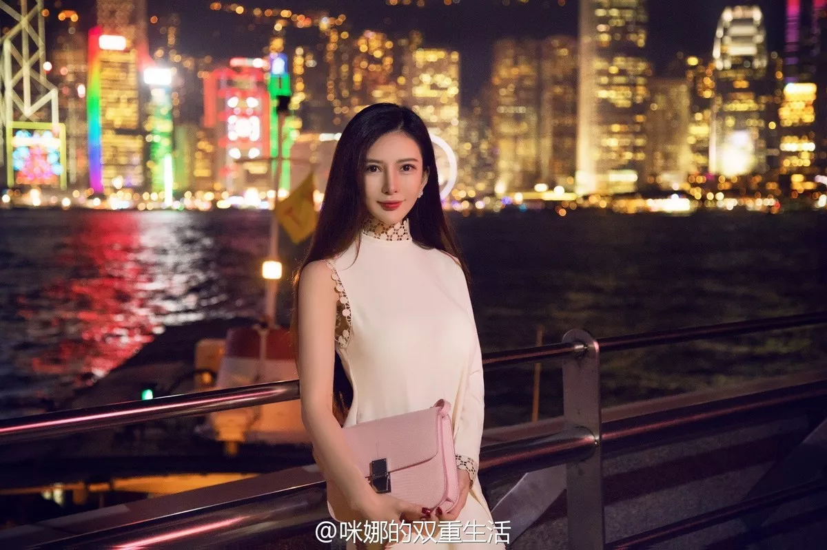 Xgyw.Org_微博女神咪娜微博图集(二)户外街拍性感服饰秀完美身材靓丽迷人写真180P