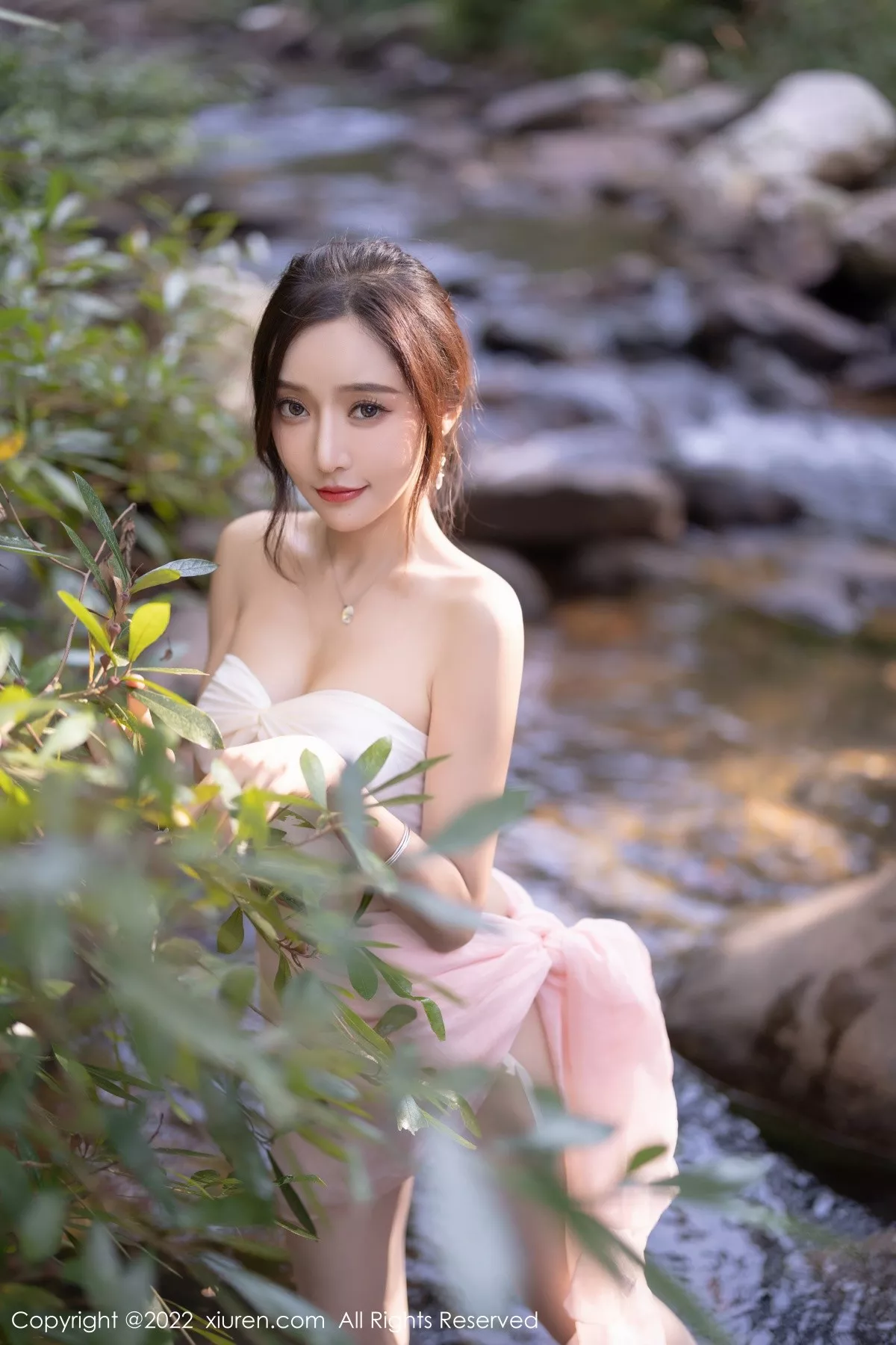 Xgyw.Org_XiuRen第4511期_女神王馨瑶yanni户外小溪边淡色轻透服饰露火辣身材诱惑写真61P