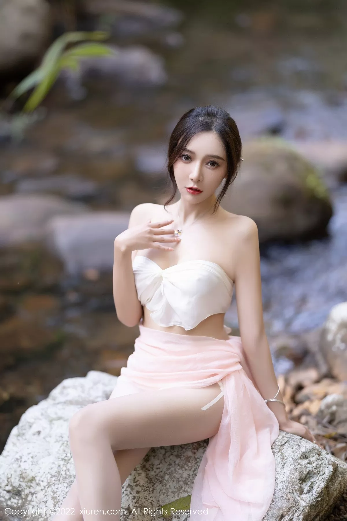 Xgyw.Org_XiuRen第4511期_女神王馨瑶yanni户外小溪边淡色轻透服饰露火辣身材诱惑写真61P