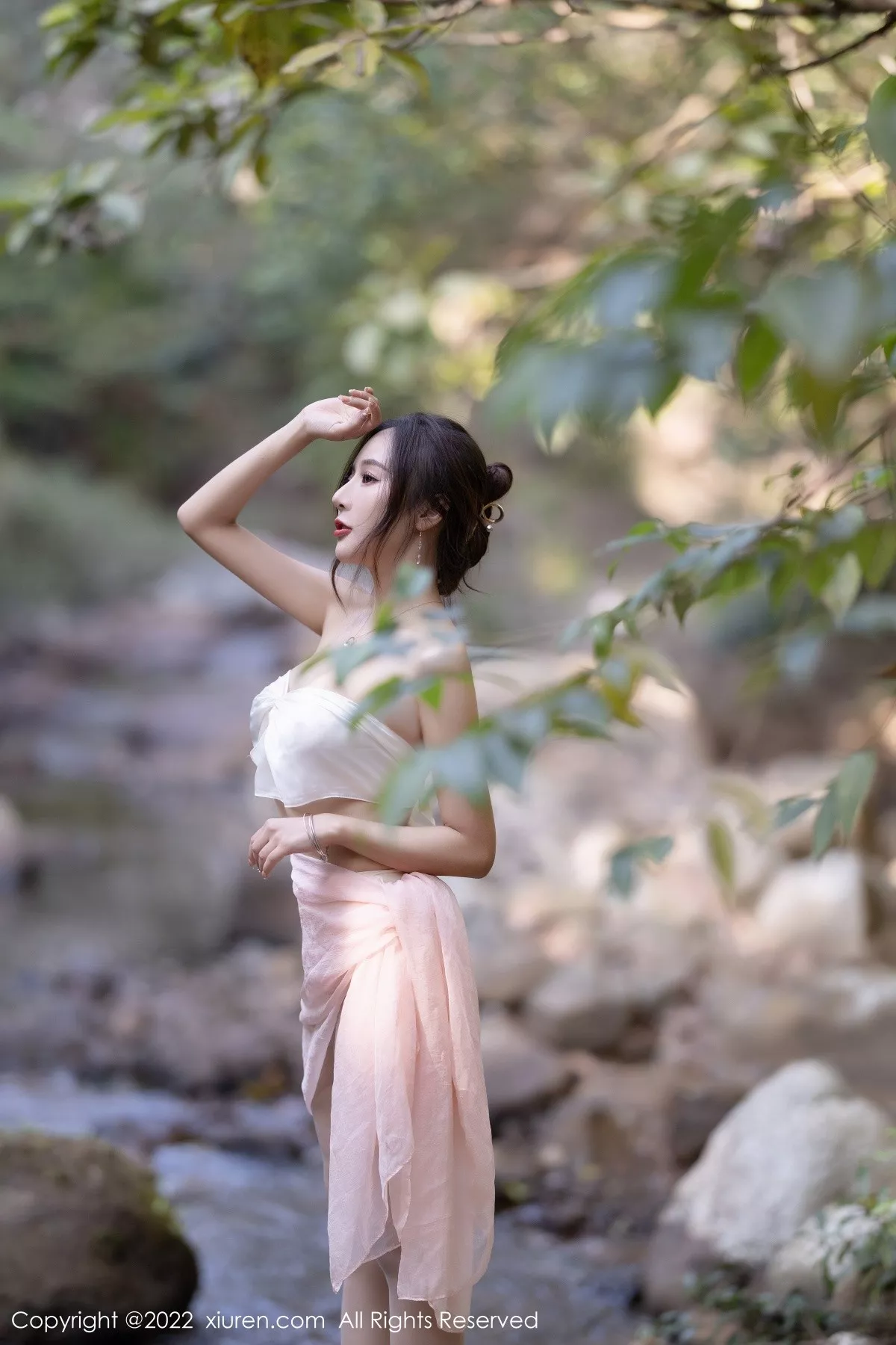 Xgyw.Org_XiuRen第4511期_女神王馨瑶yanni户外小溪边淡色轻透服饰露火辣身材诱惑写真61P