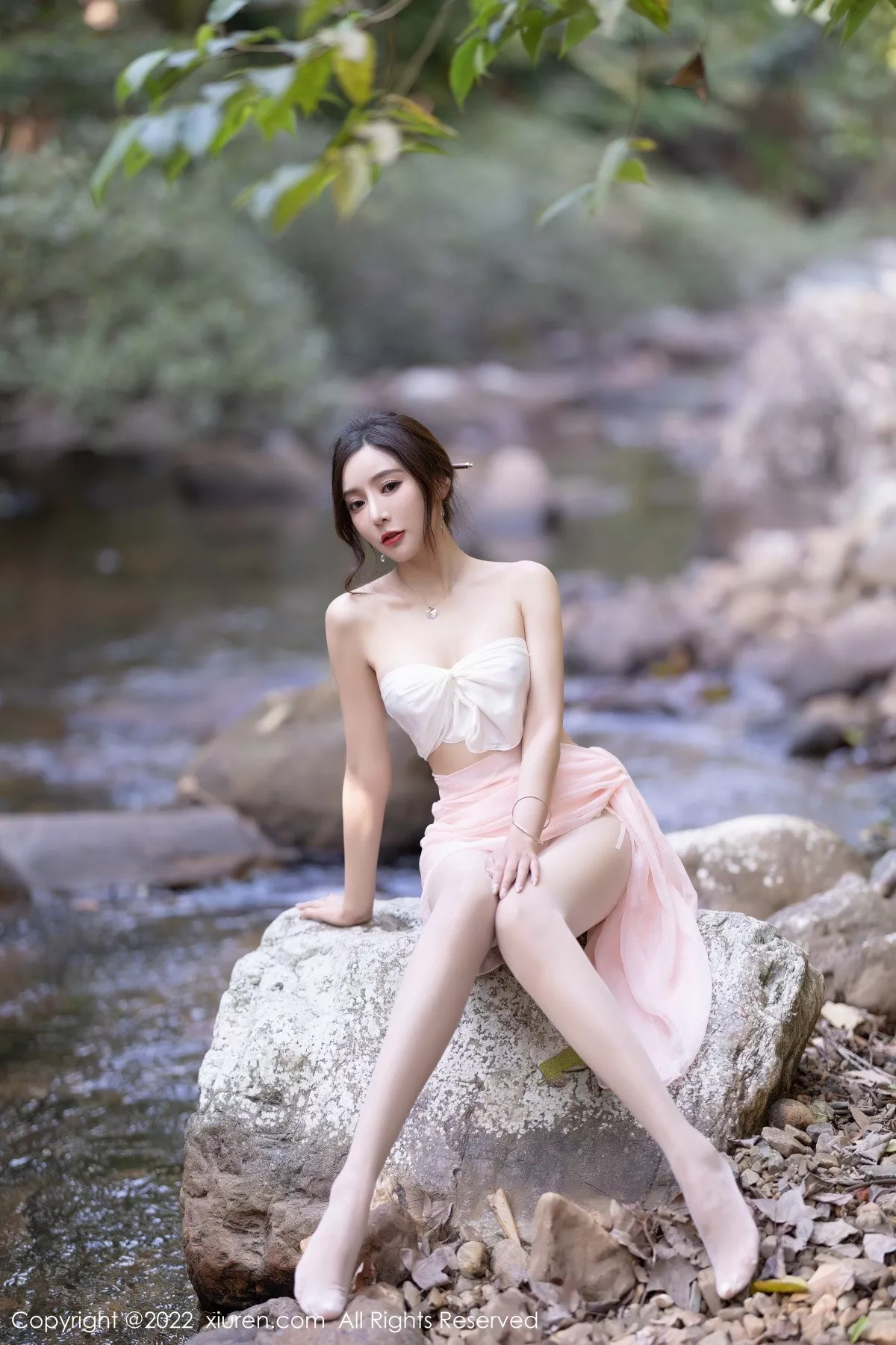 Xgyw.Org_XiuRen第4511期_女神王馨瑶yanni户外小溪边淡色轻透服饰露火辣身材诱惑写真61P