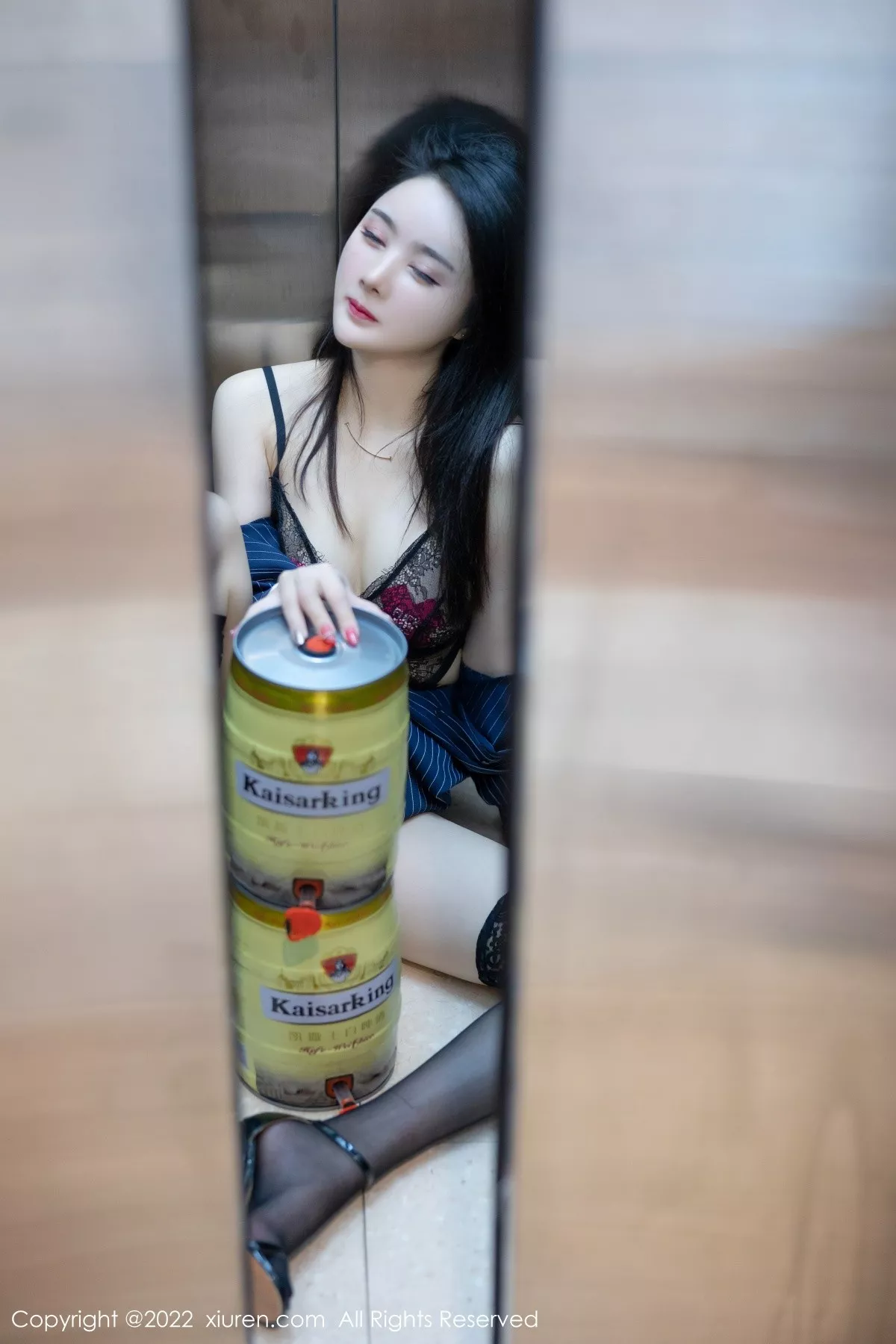 Xgyw.Org_XiuRen第4513期_模特Summer宝宝电梯间主题脱衬衫露蕾丝内衣蕾丝袜魅惑写真66P