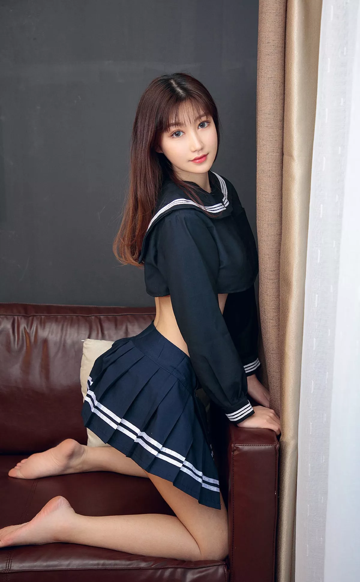 Xgyw.Org_[Ugirls爱尤物]No.2275_模特徐萱萱私房黑色半截服饰配超短黑裙秀完美身材诱惑写真35P