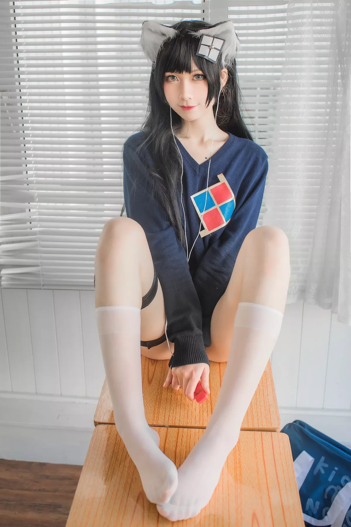 Xgyw.Org_动漫博主izumi泉桃子纯白毕业季主题教室里灰色百褶裙配白丝袜秀美腿诱惑写真40P