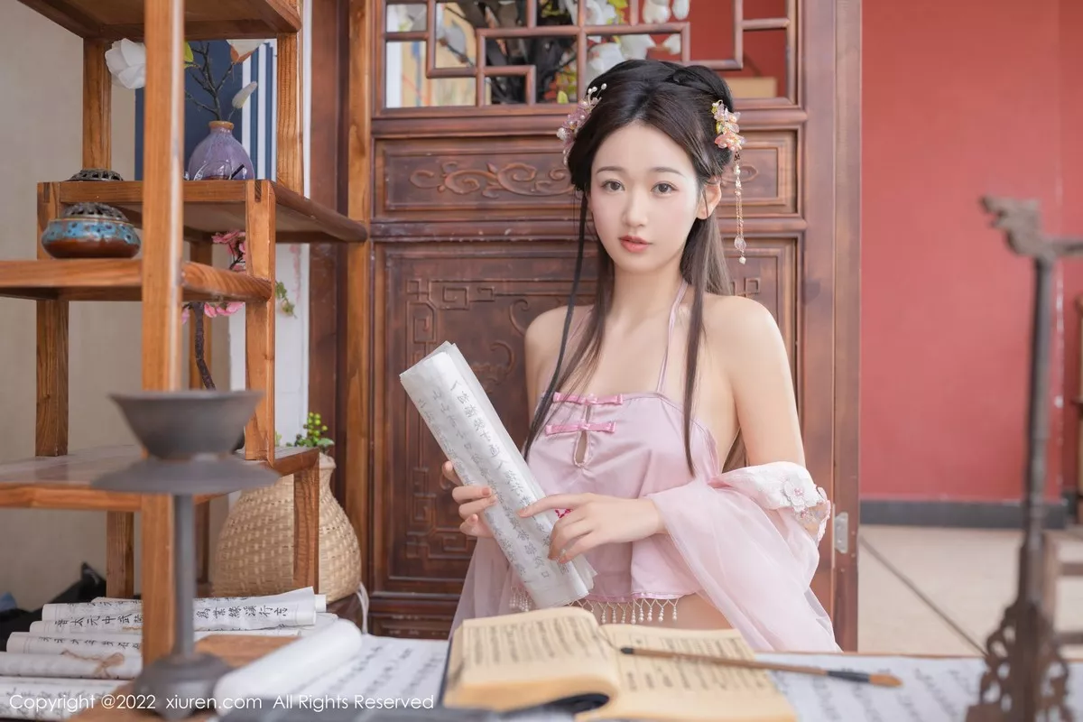 Xgyw.Org_XiuRen第4749期_模特唐安琪珠三角旅拍古装拍摄粉色性感肚兜秀完美身材诱惑写真75P