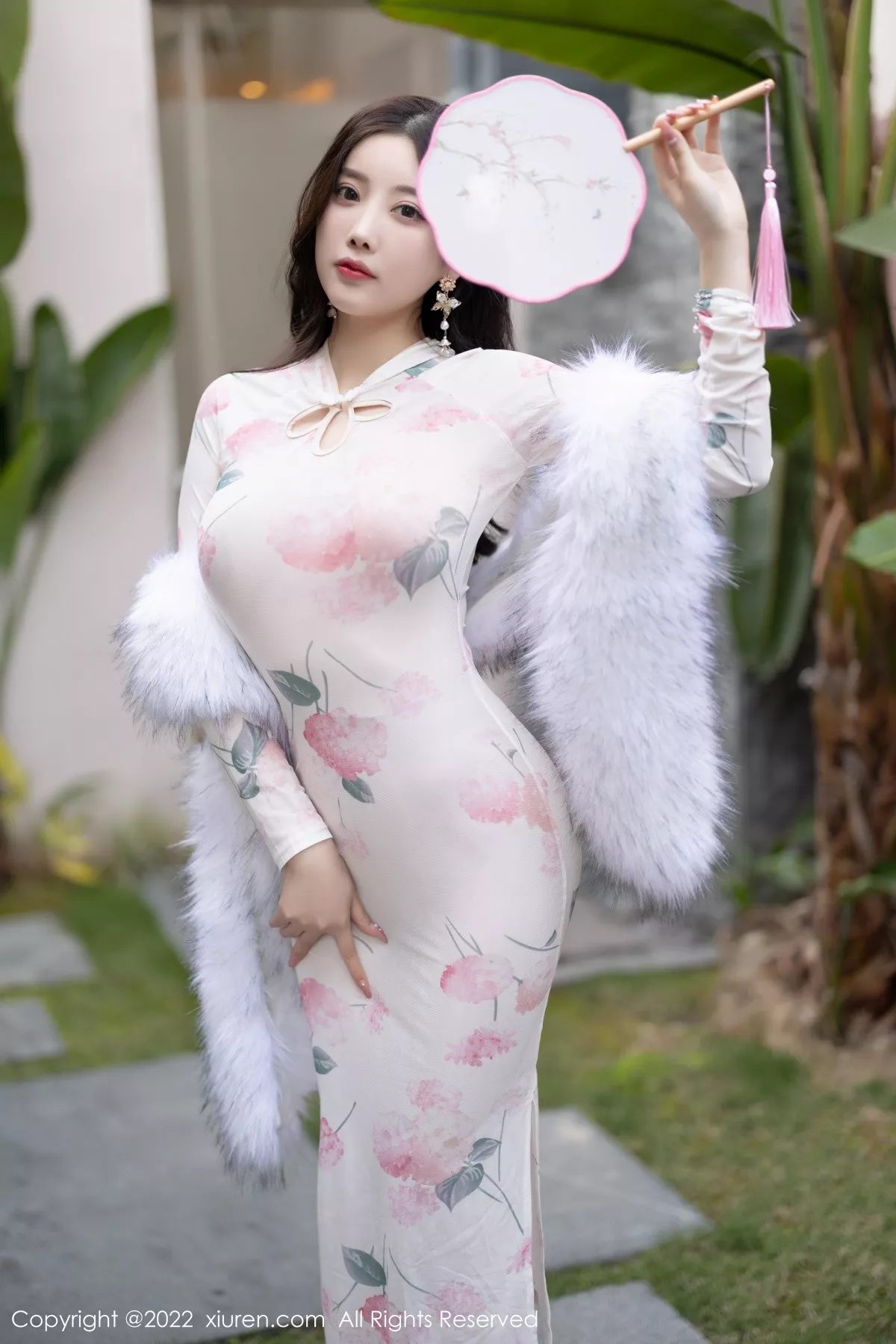 Xgyw.Org_XiuRen第4800期_女神杨晨晨Yome轻透白色旗袍配肉丝秀完美身材迷人诱惑写真78P