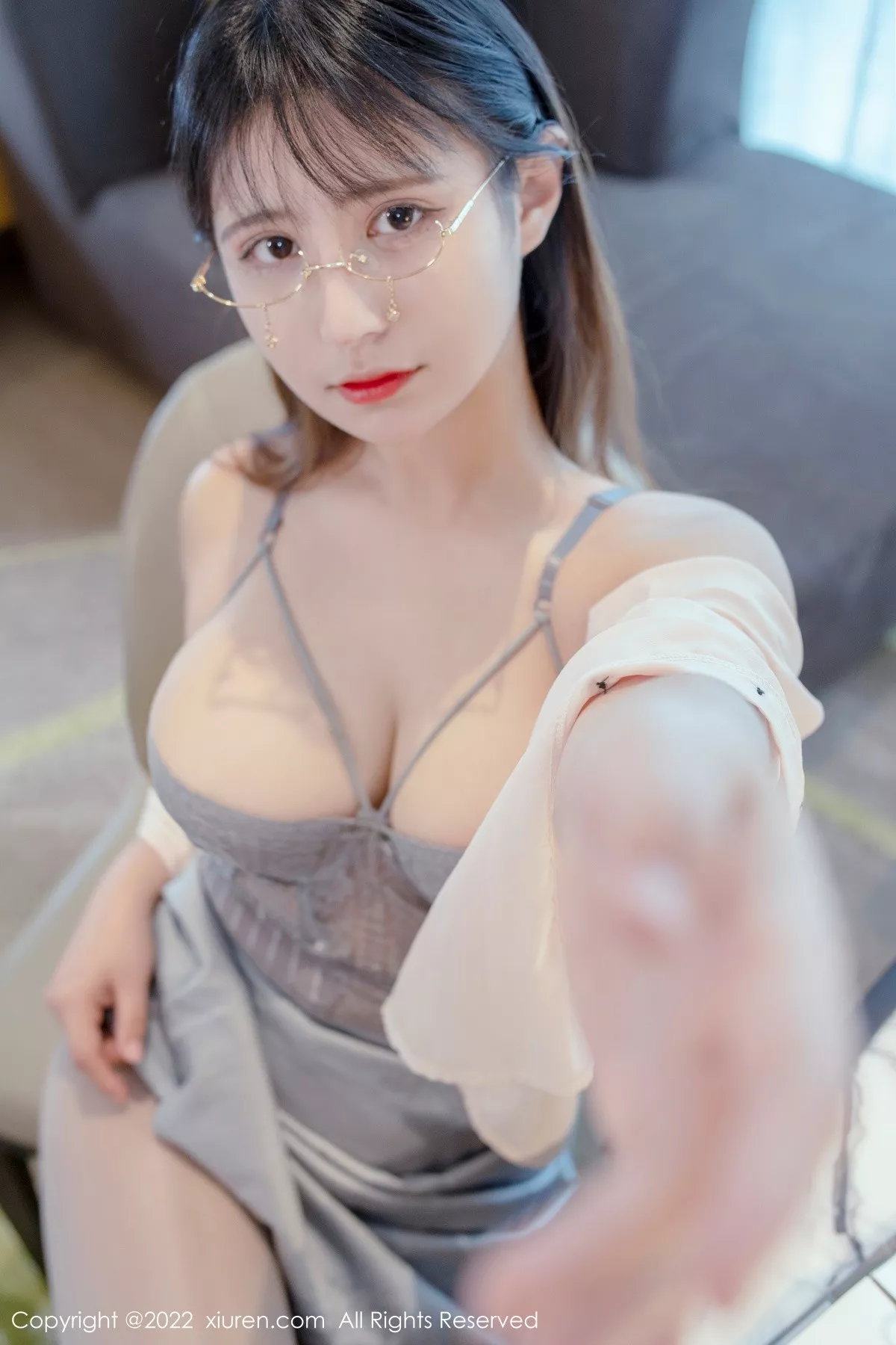 Xgyw.Org_XiuRen第4808期_模特久久Aimee私房灰色露胸内衣配灰丝袜秀丰满身材诱惑写真67P
