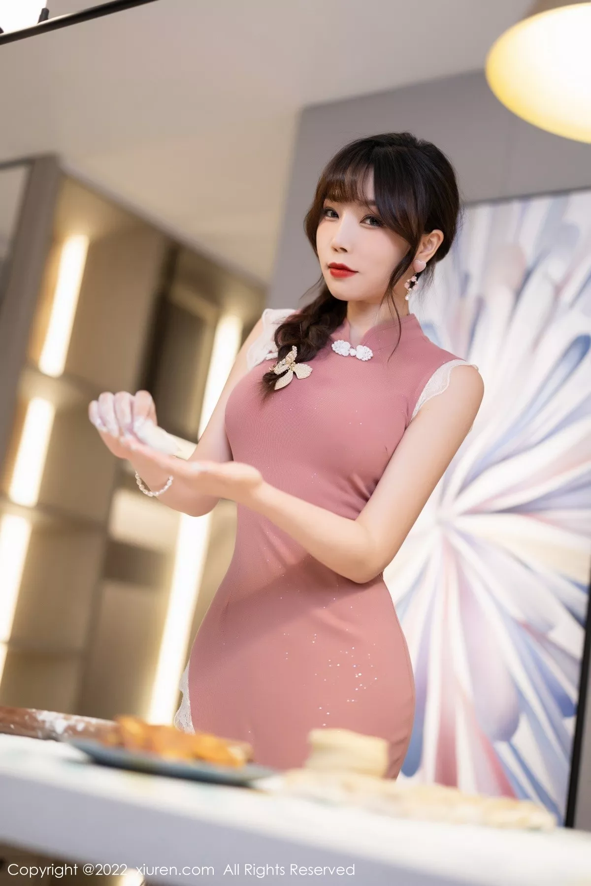 Xgyw.Org_XiuRen第4848期_女神芝芝Booty厨娘角色主题粉红色旗袍配黑丝裤袜极致魅惑写真78P