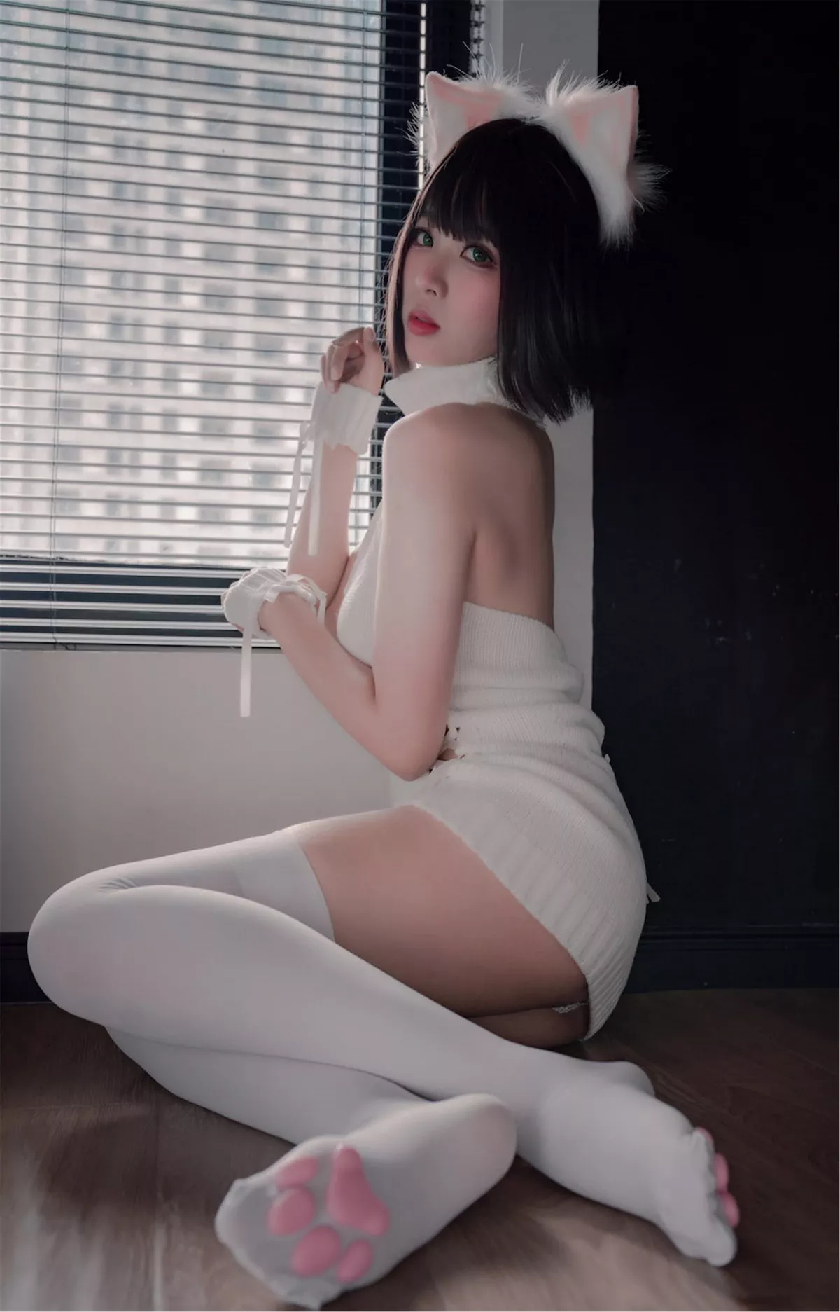 Xgyw.Org_网络美女轩萧学姐猫爪袜主题私房性感真空白毛衣配白丝袜秀完美身材诱惑写真40P