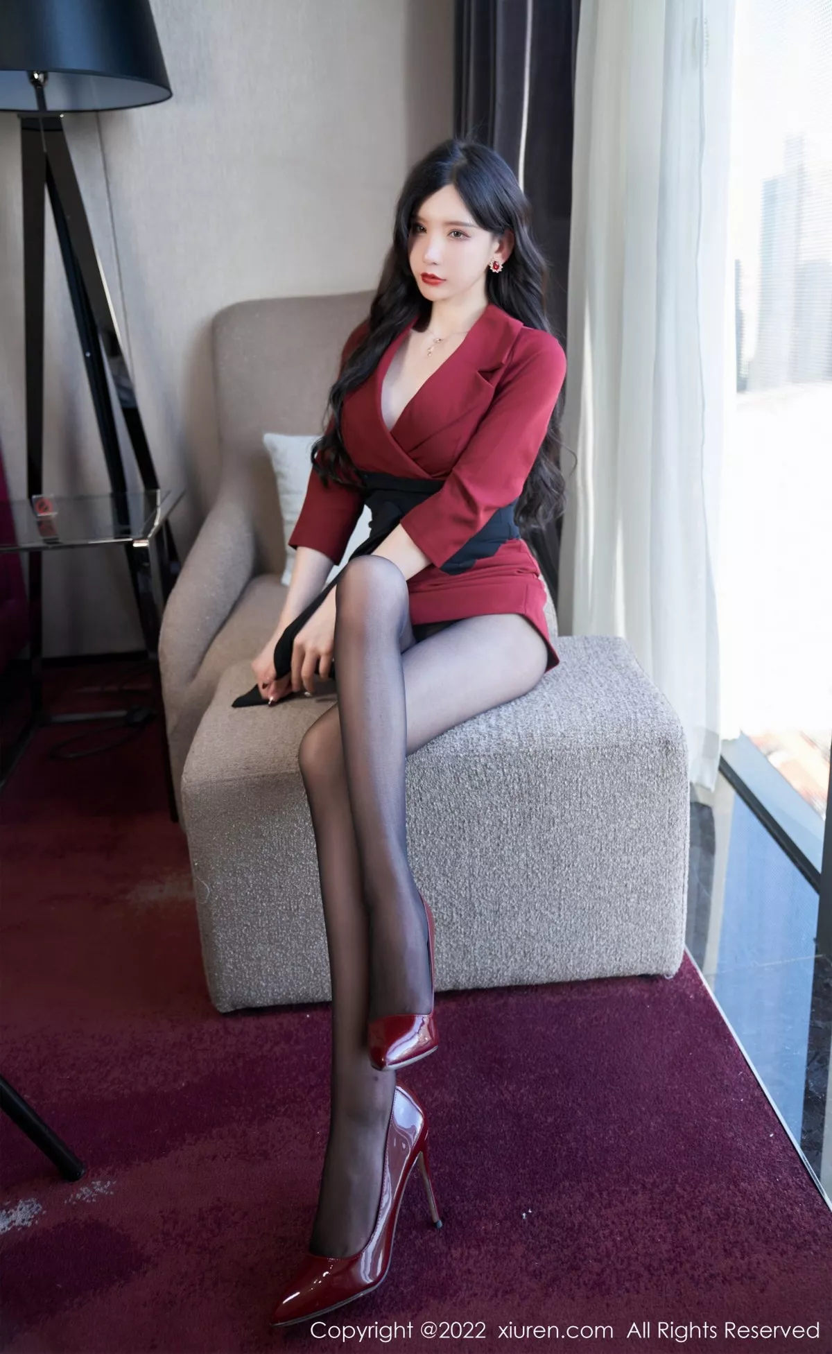 Xgyw.Org_XiuRen第4877期_女神周于希Sally脱红色外衣露性感黑色内衣超薄黑丝迷人诱惑写真76P