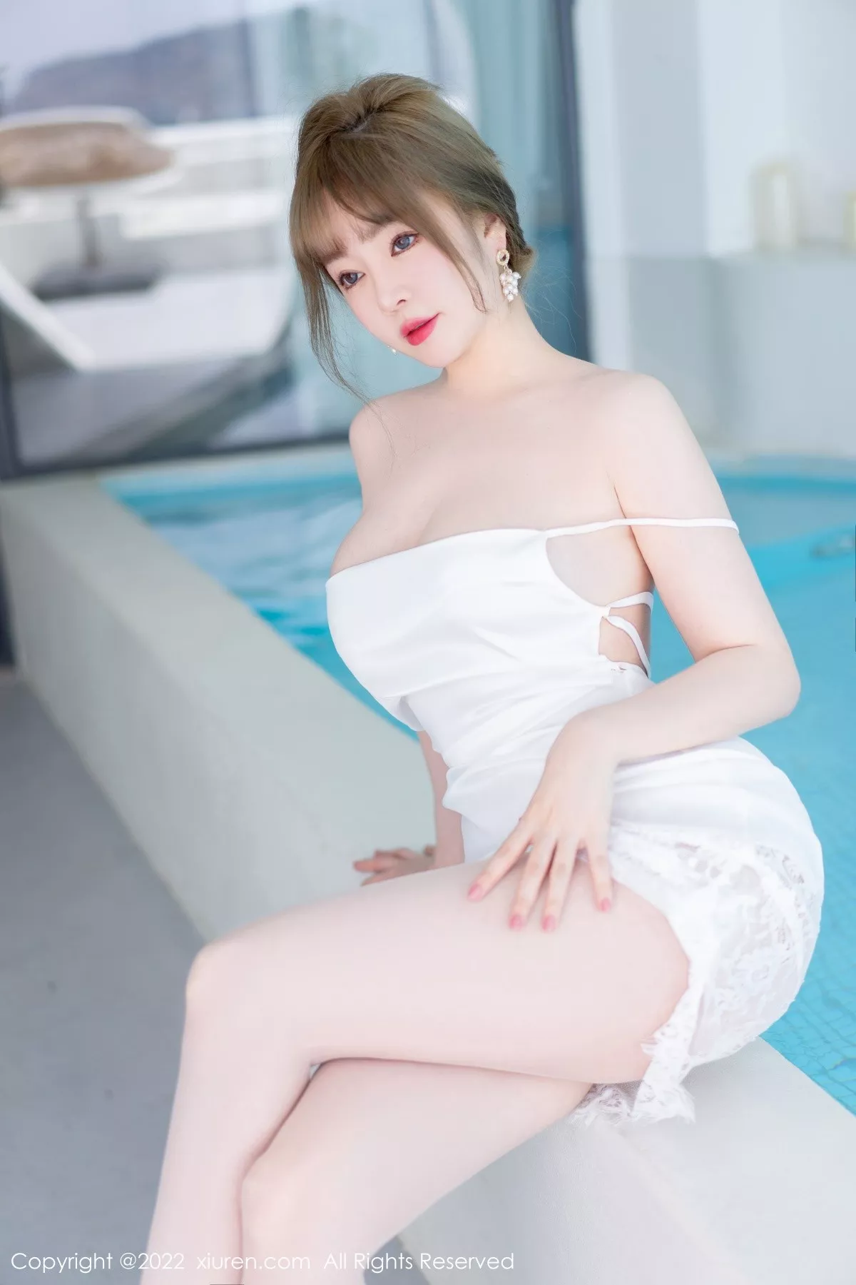 Xgyw.Org_XiuRen第4876期_女神王雨纯大理旅拍性感白色吊带短裙配无内白丝惹火诱惑写真54P