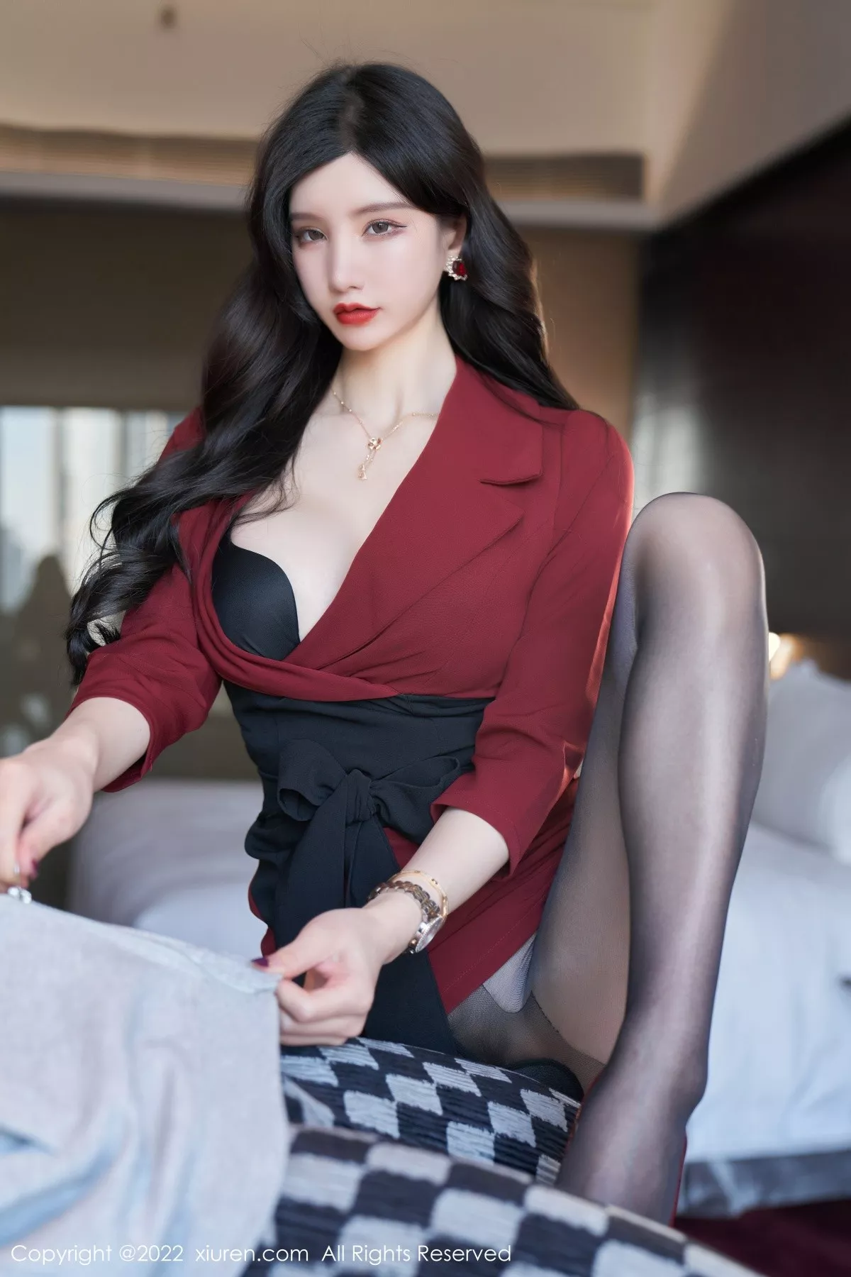 Xgyw.Org_XiuRen第4877期_女神周于希Sally脱红色外衣露性感黑色内衣超薄黑丝迷人诱惑写真76P
