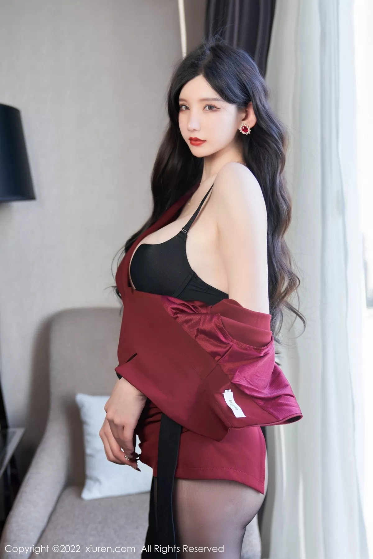 Xgyw.Org_XiuRen第4877期_女神周于希Sally脱红色外衣露性感黑色内衣超薄黑丝迷人诱惑写真76P