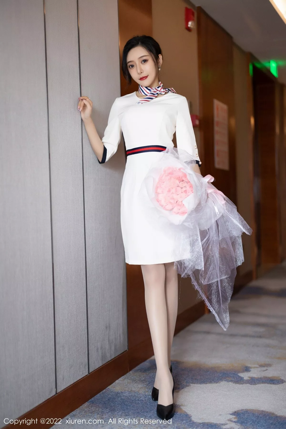 Xgyw.Org_XiuRen第4963期_女神王馨瑶yanni白色连衣短裙露红色内衣配原色丝袜诱惑写真71P