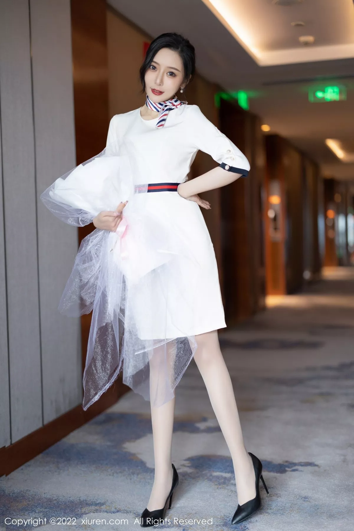 Xgyw.Org_XiuRen第4963期_女神王馨瑶yanni白色连衣短裙露红色内衣配原色丝袜诱惑写真71P