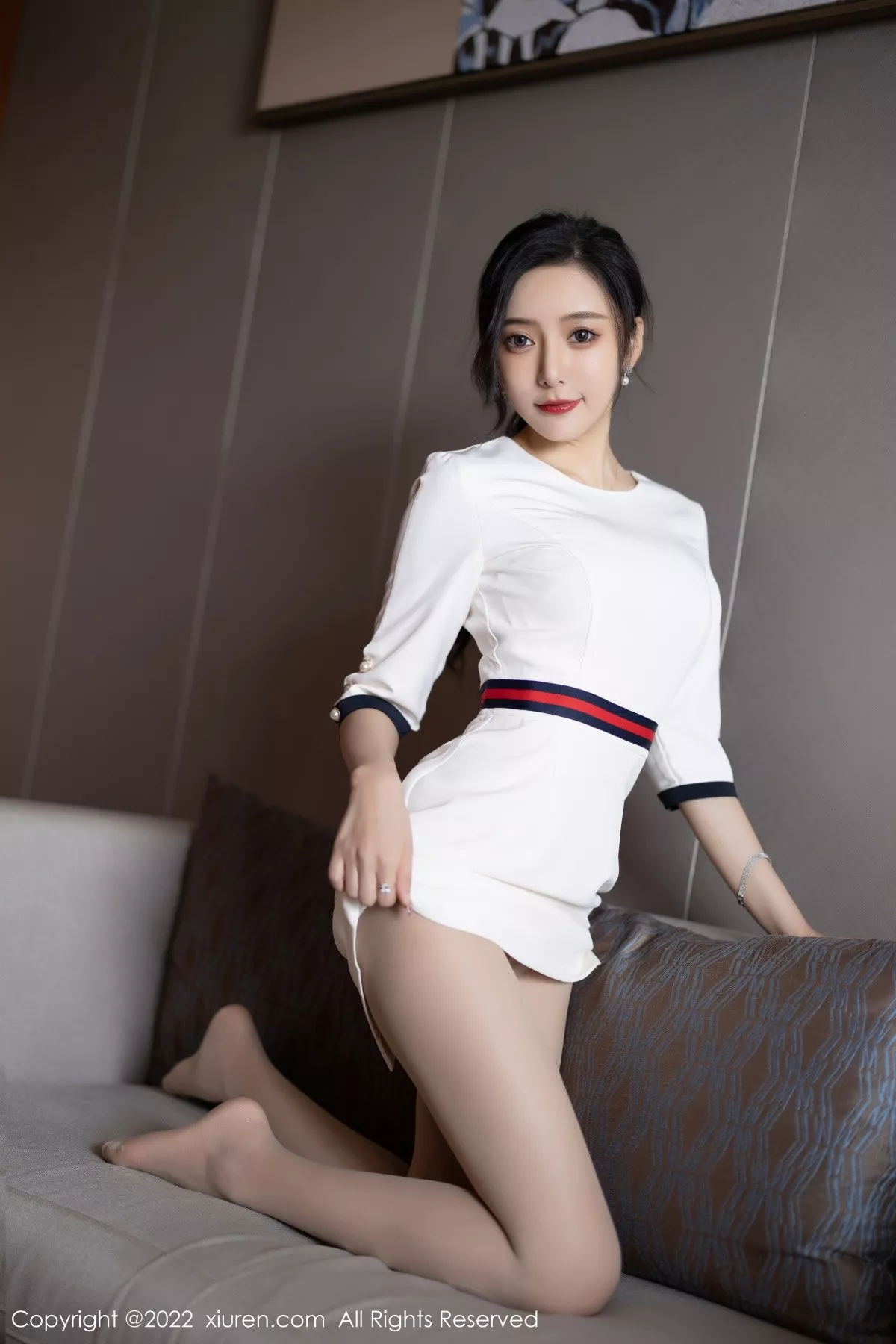 Xgyw.Org_XiuRen第4963期_女神王馨瑶yanni白色连衣短裙露红色内衣配原色丝袜诱惑写真71P