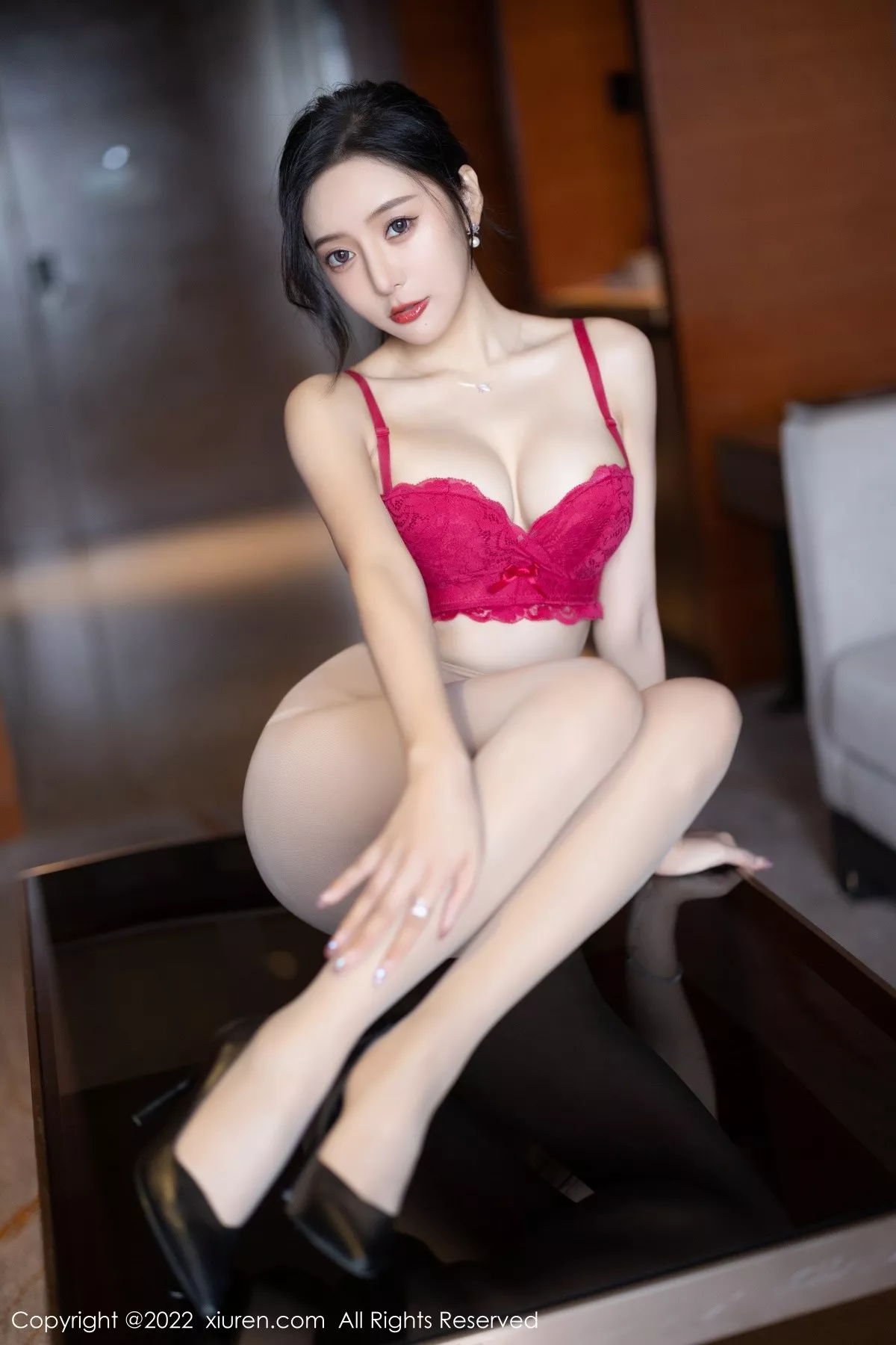 Xgyw.Org_XiuRen第4963期_女神王馨瑶yanni白色连衣短裙露红色内衣配原色丝袜诱惑写真71P