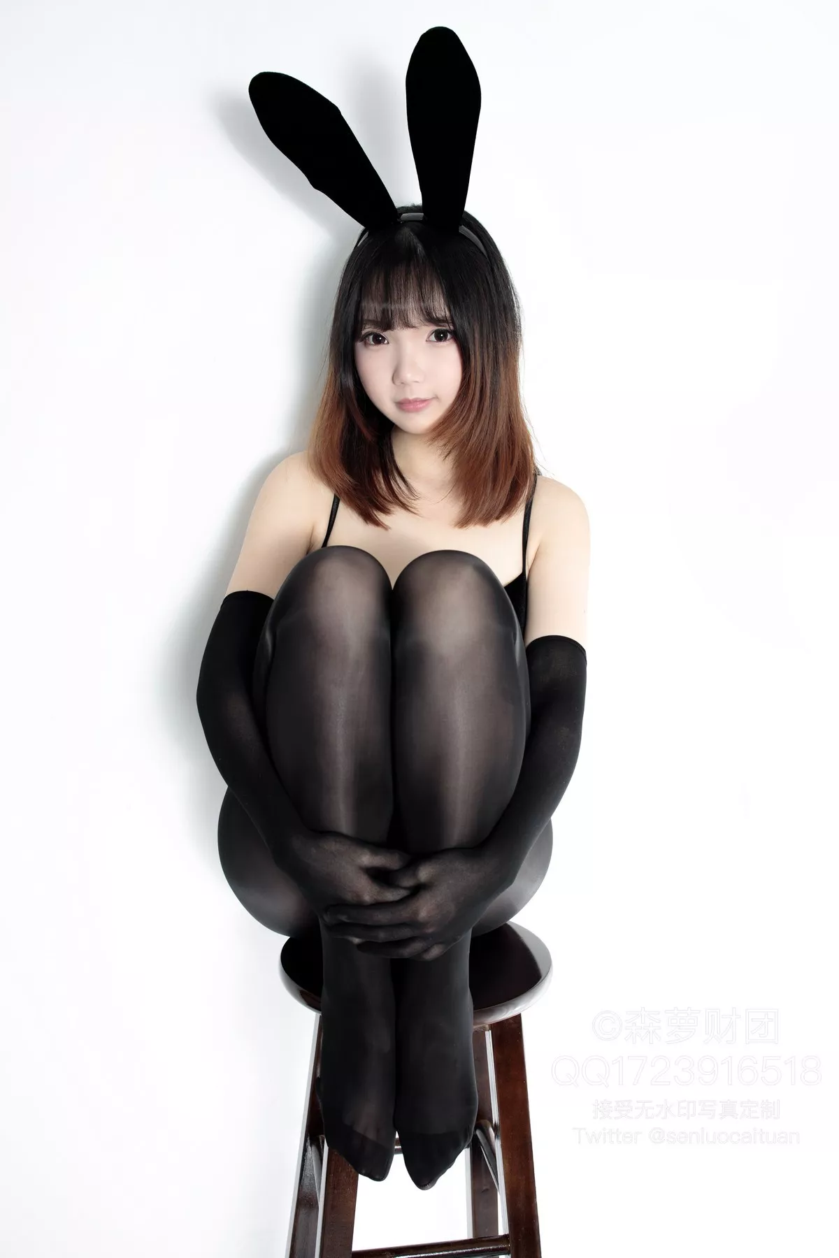 Xgyw.Org_动漫博主雪晴Astra兔女郎主题性感黑色吊带配闪亮黑丝裤袜秀翘臀美腿诱惑写真142P